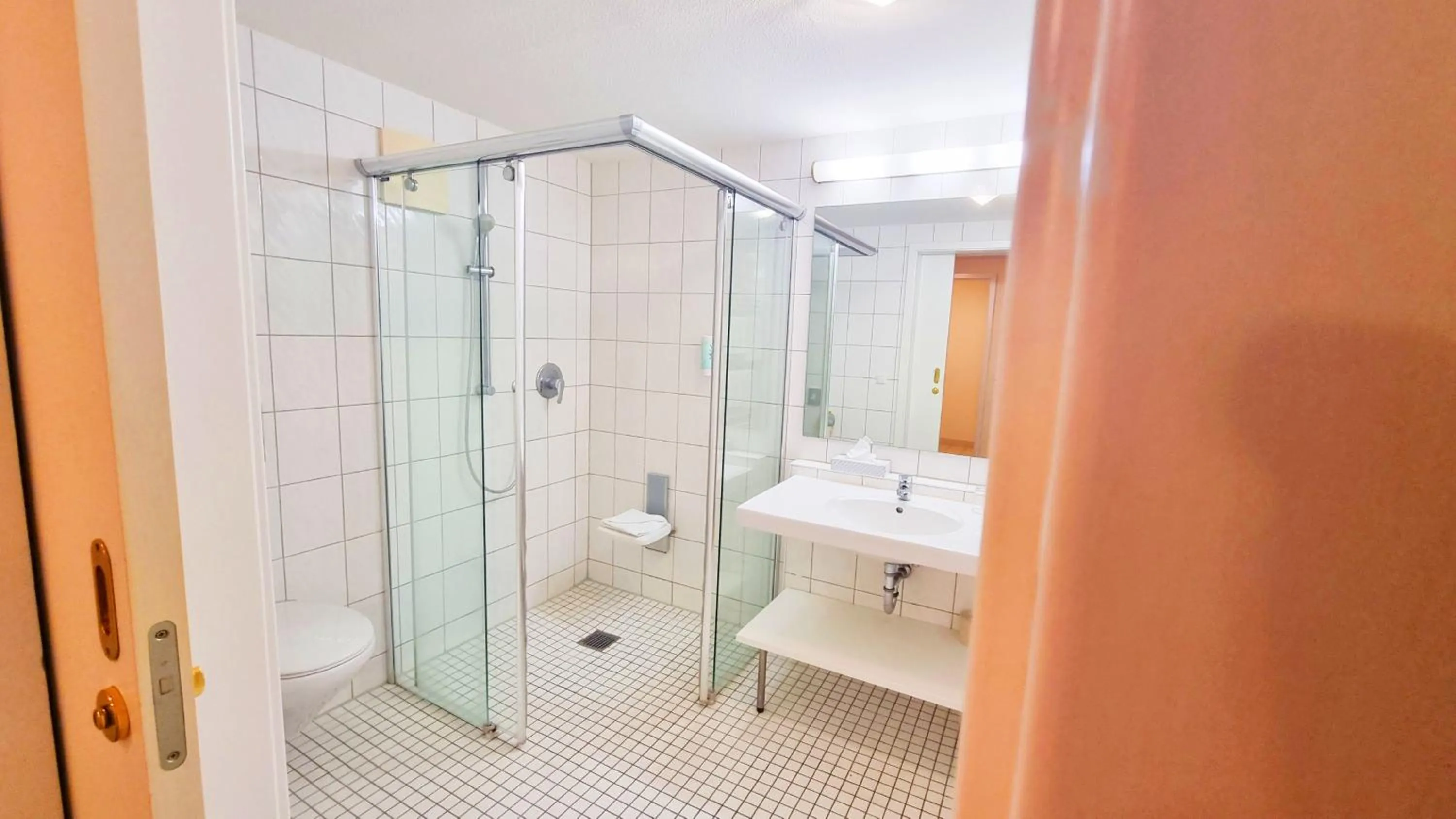 Bathroom in New Living Home Residenzhotel Hamburg