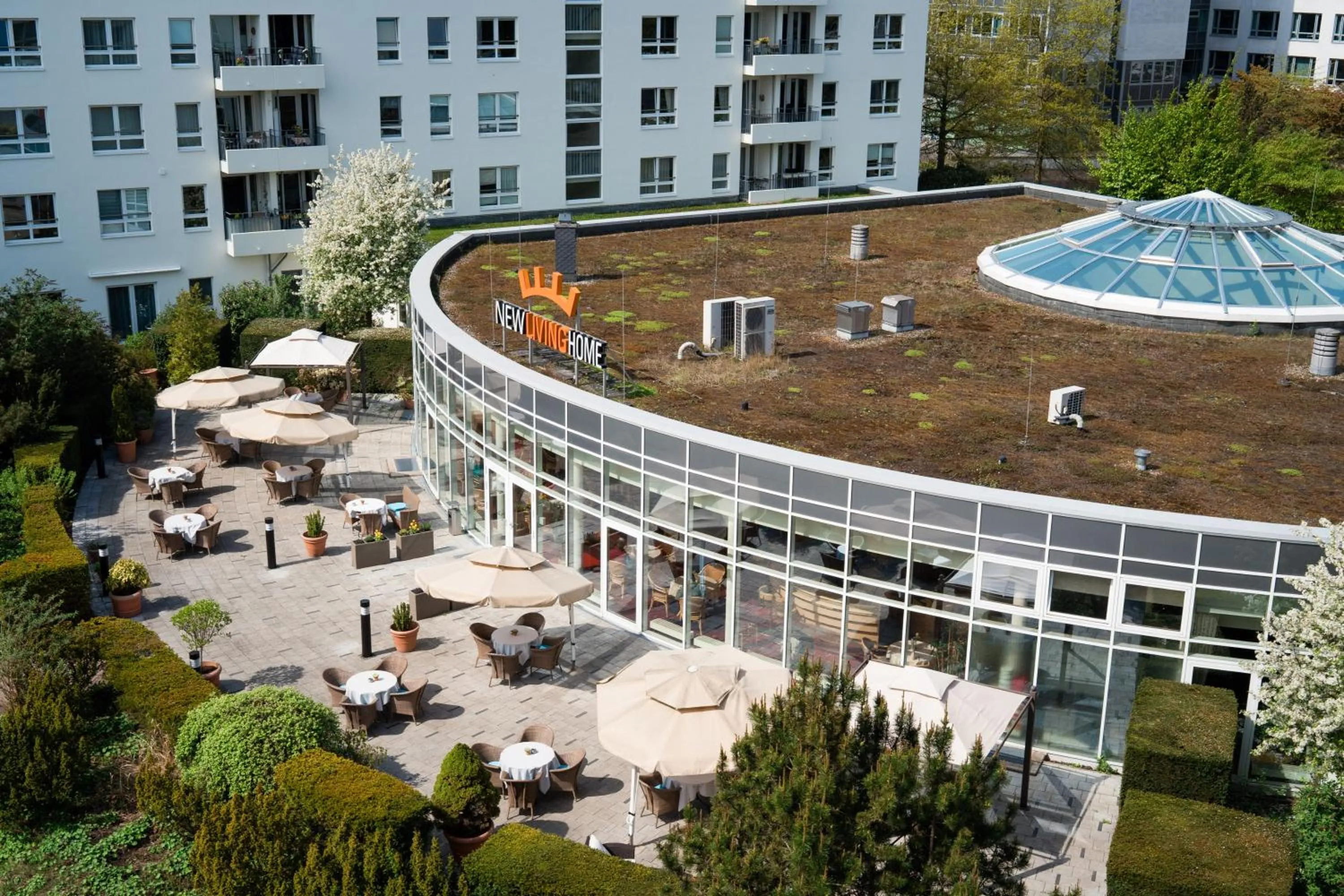 Restaurant/places to eat in New Living Home Residenzhotel Hamburg