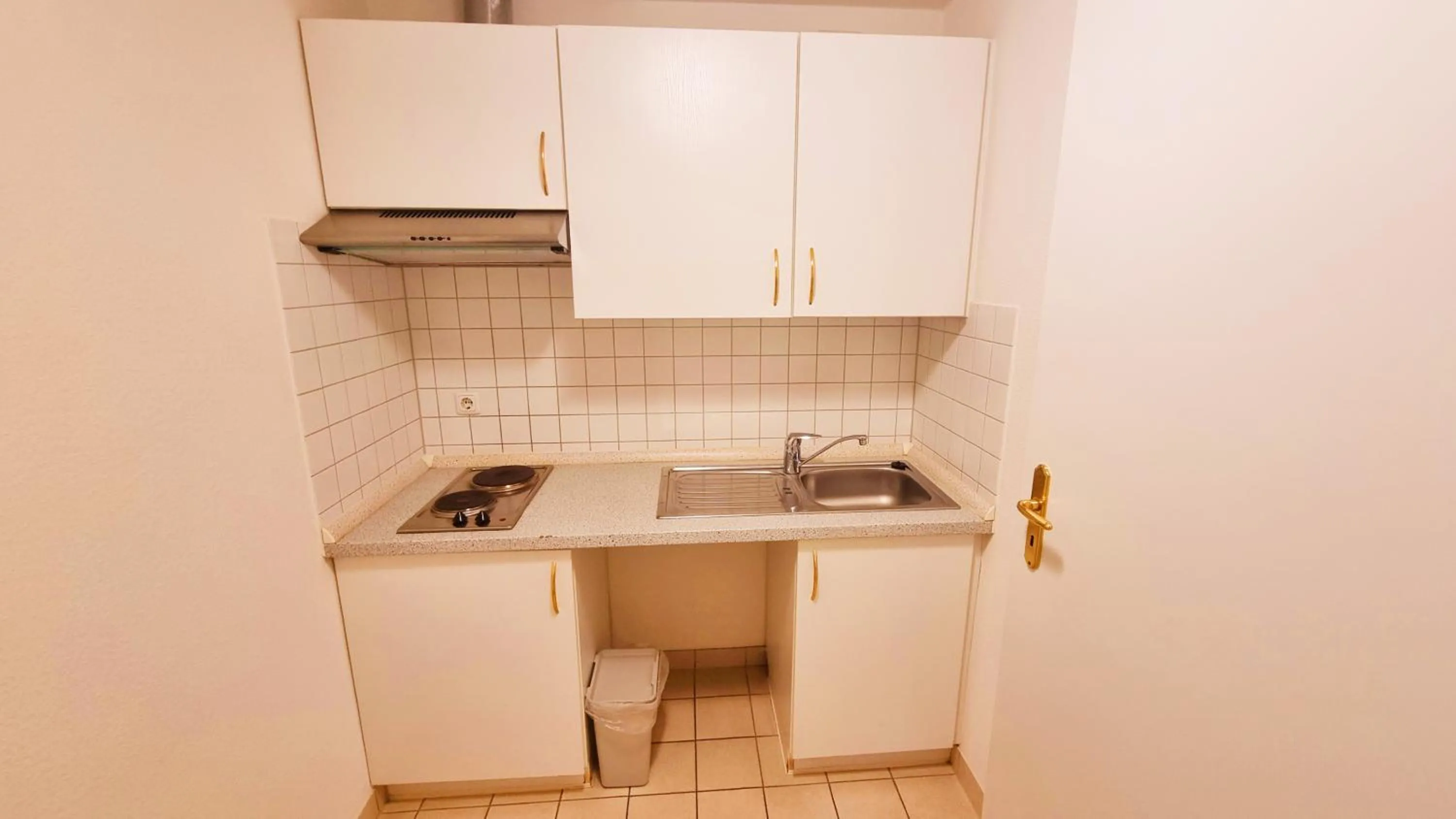 Kitchen or kitchenette in New Living Home Residenzhotel Hamburg
