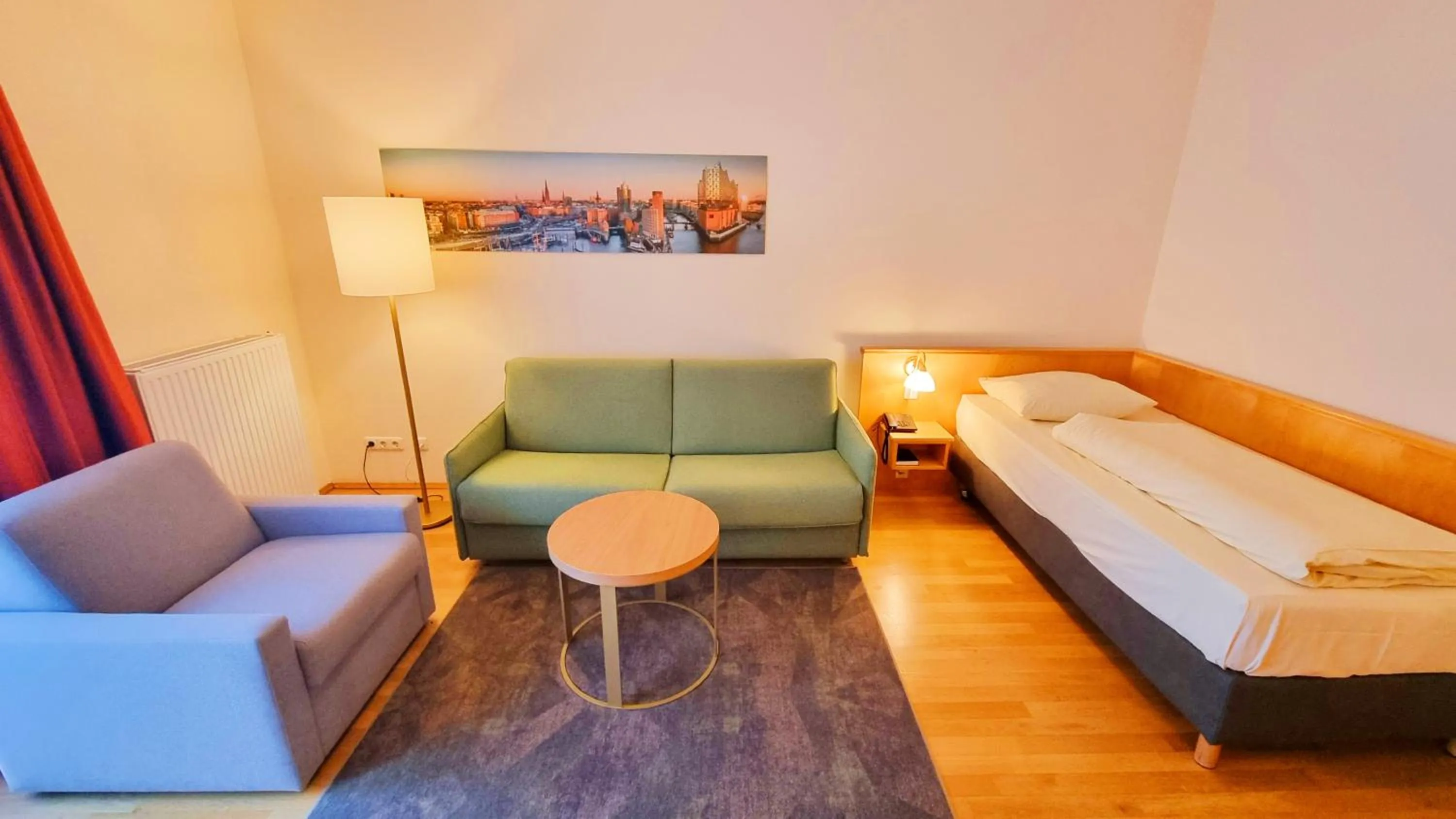 Photo of the whole room, Bed in New Living Home Residenzhotel Hamburg