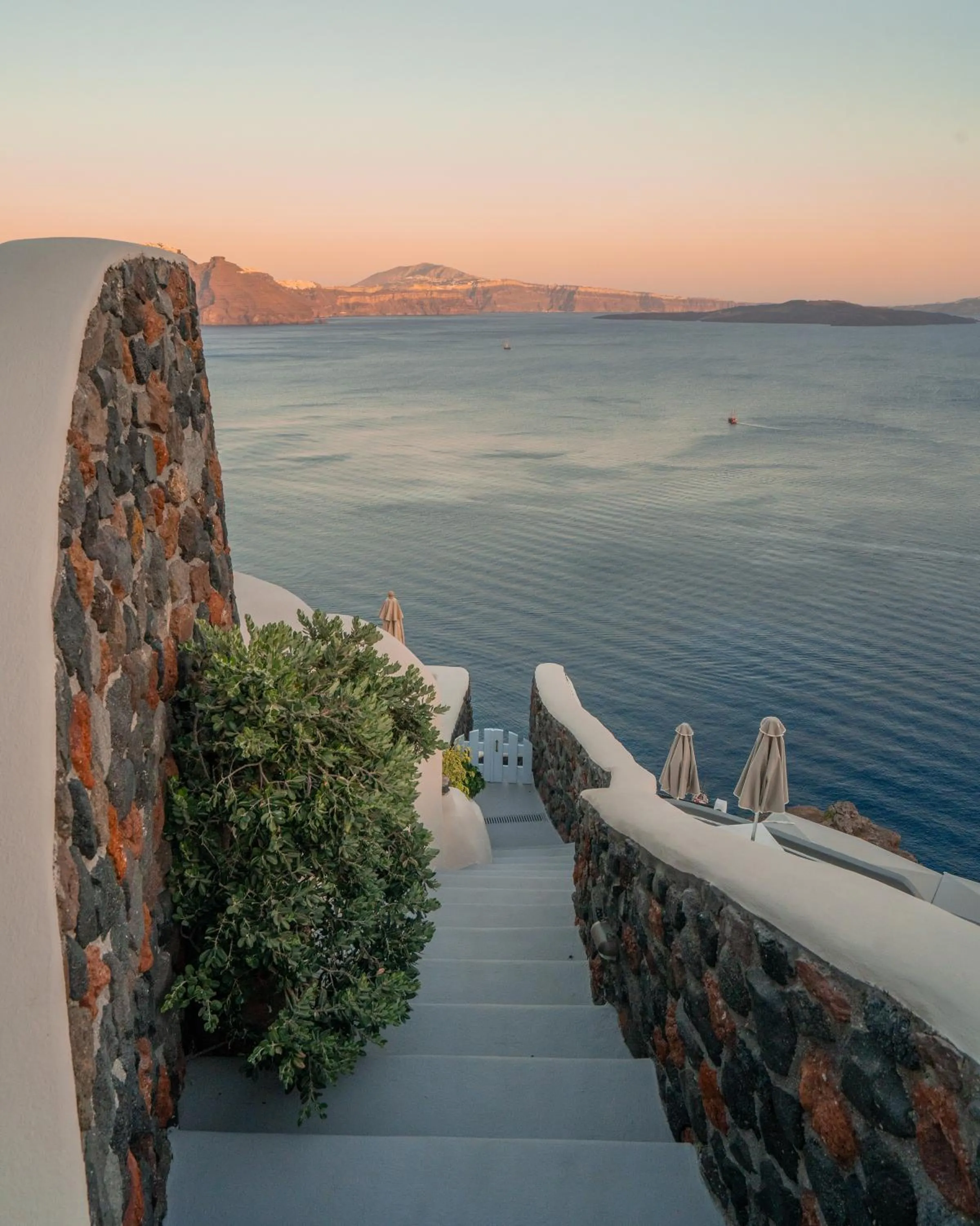 Area and facilities in Pezoules of Oia