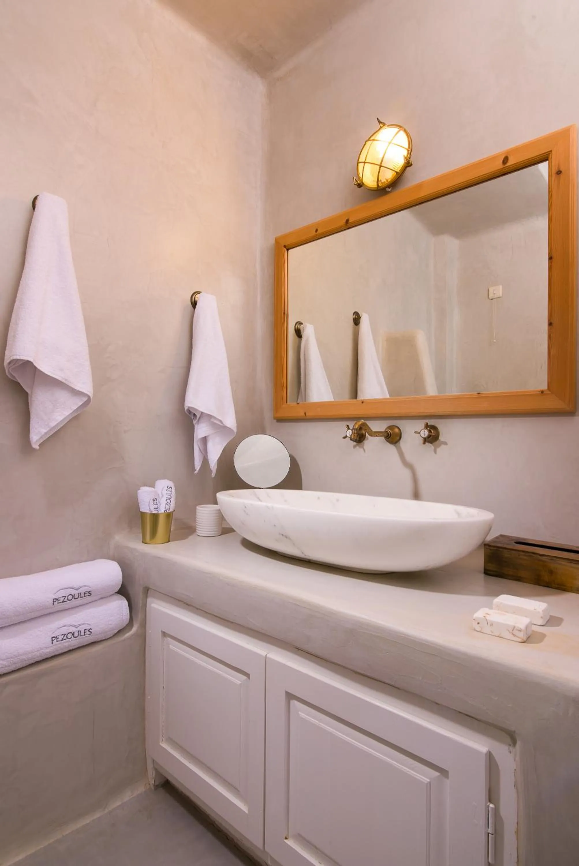 Bathroom in Pezoules of Oia