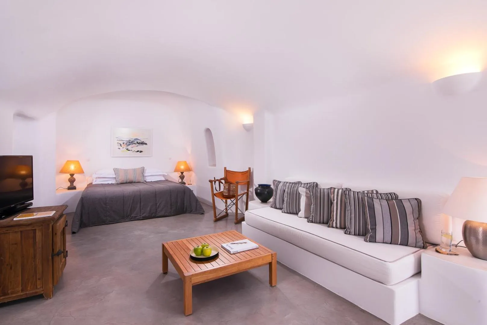 TV and multimedia, Bed in Pezoules of Oia