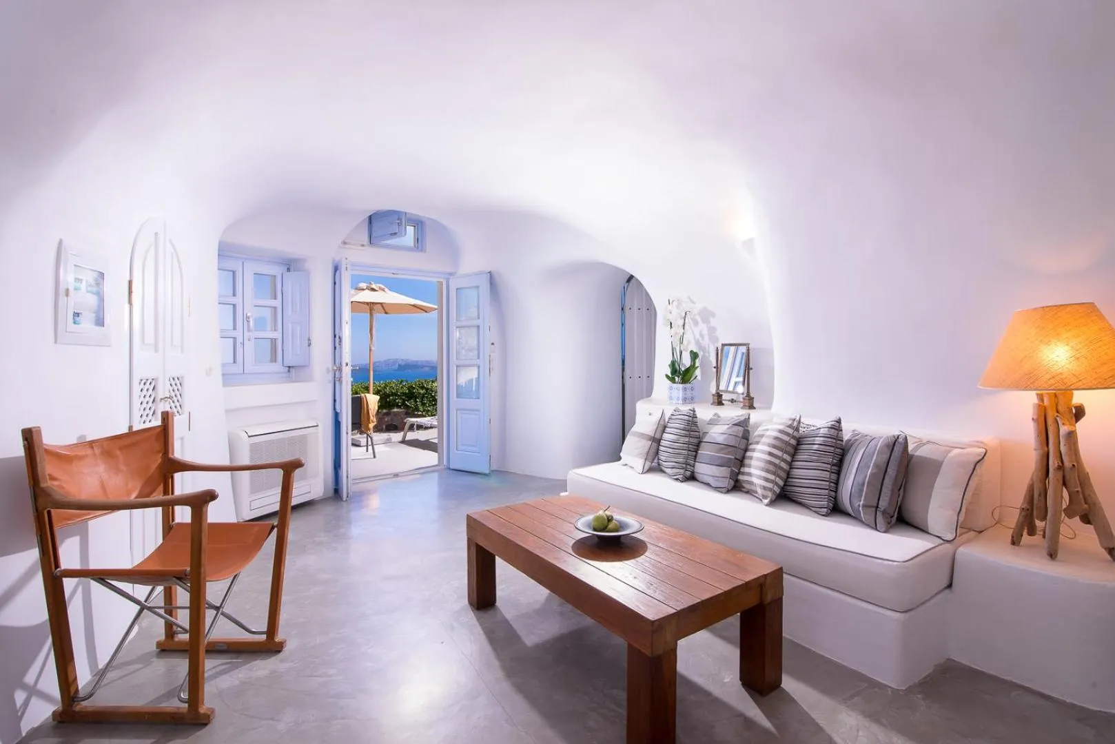 Seating area in Pezoules of Oia