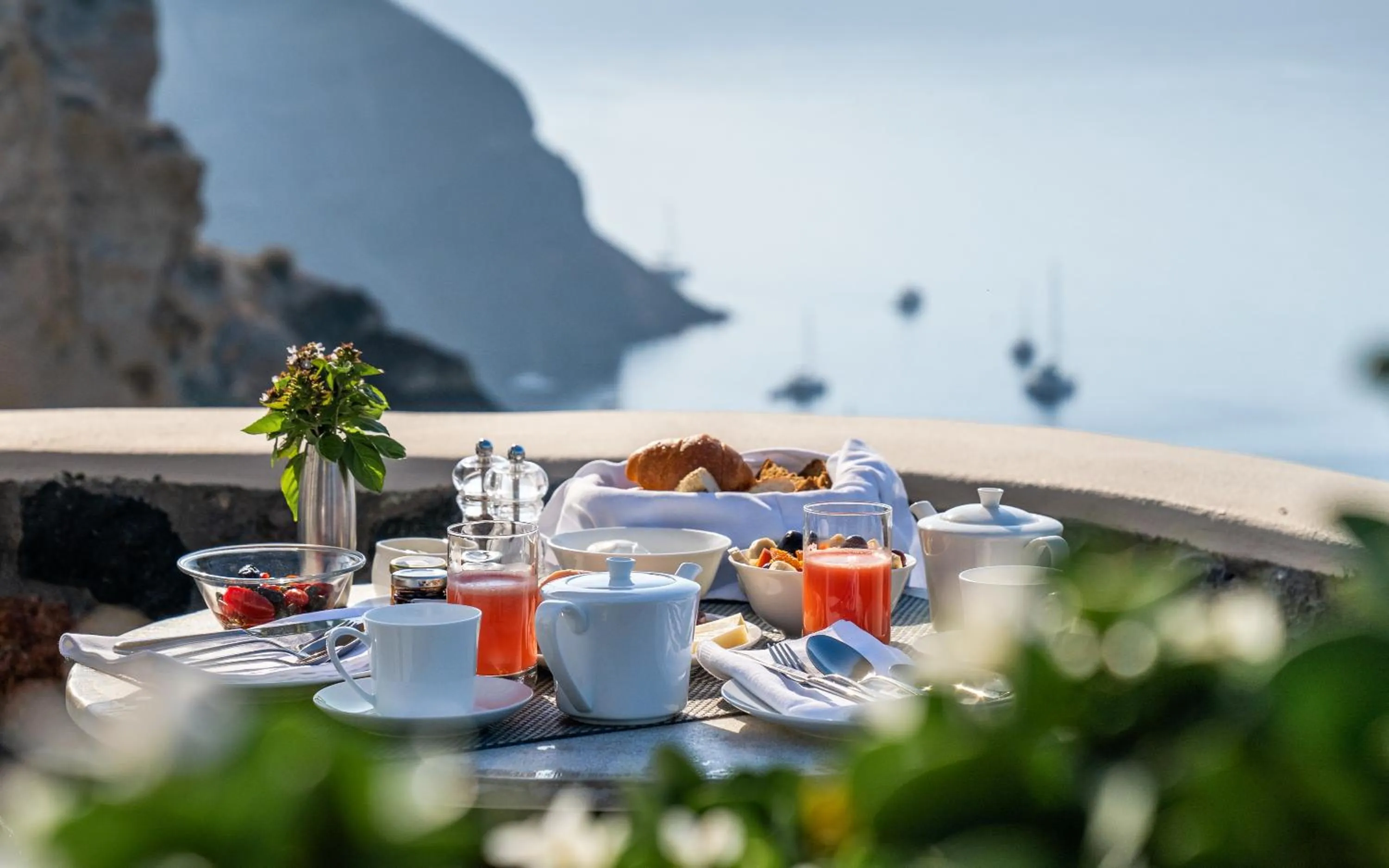 Breakfast in Pezoules of Oia