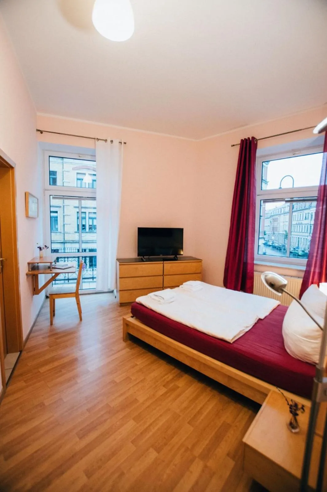 Seating area, TV/Entertainment Center in Hotel My Bed Dresden