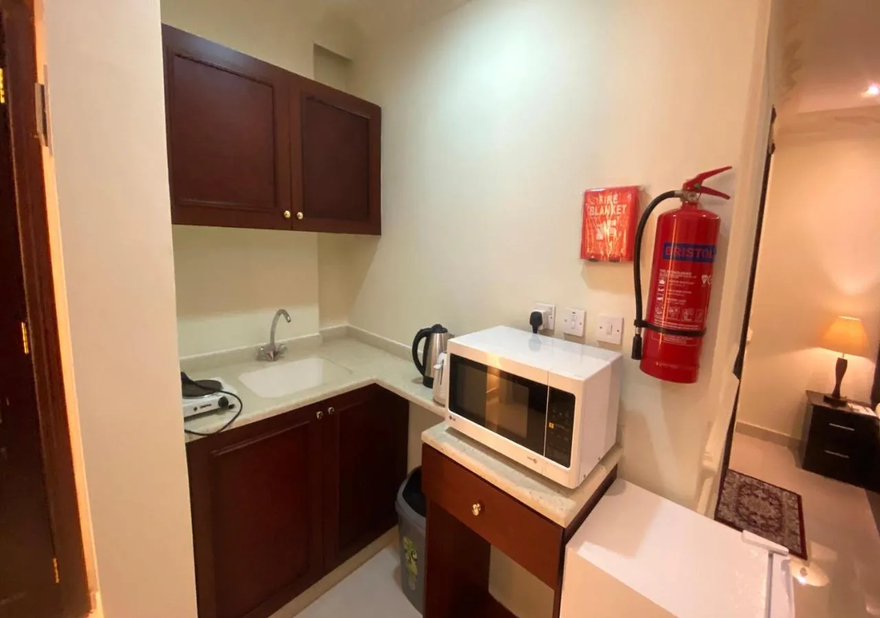 Kitchen or kitchenette in Majestic Hotel