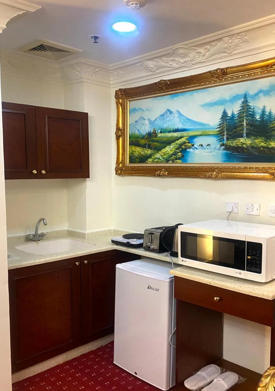 Kitchen or kitchenette in Majestic Hotel