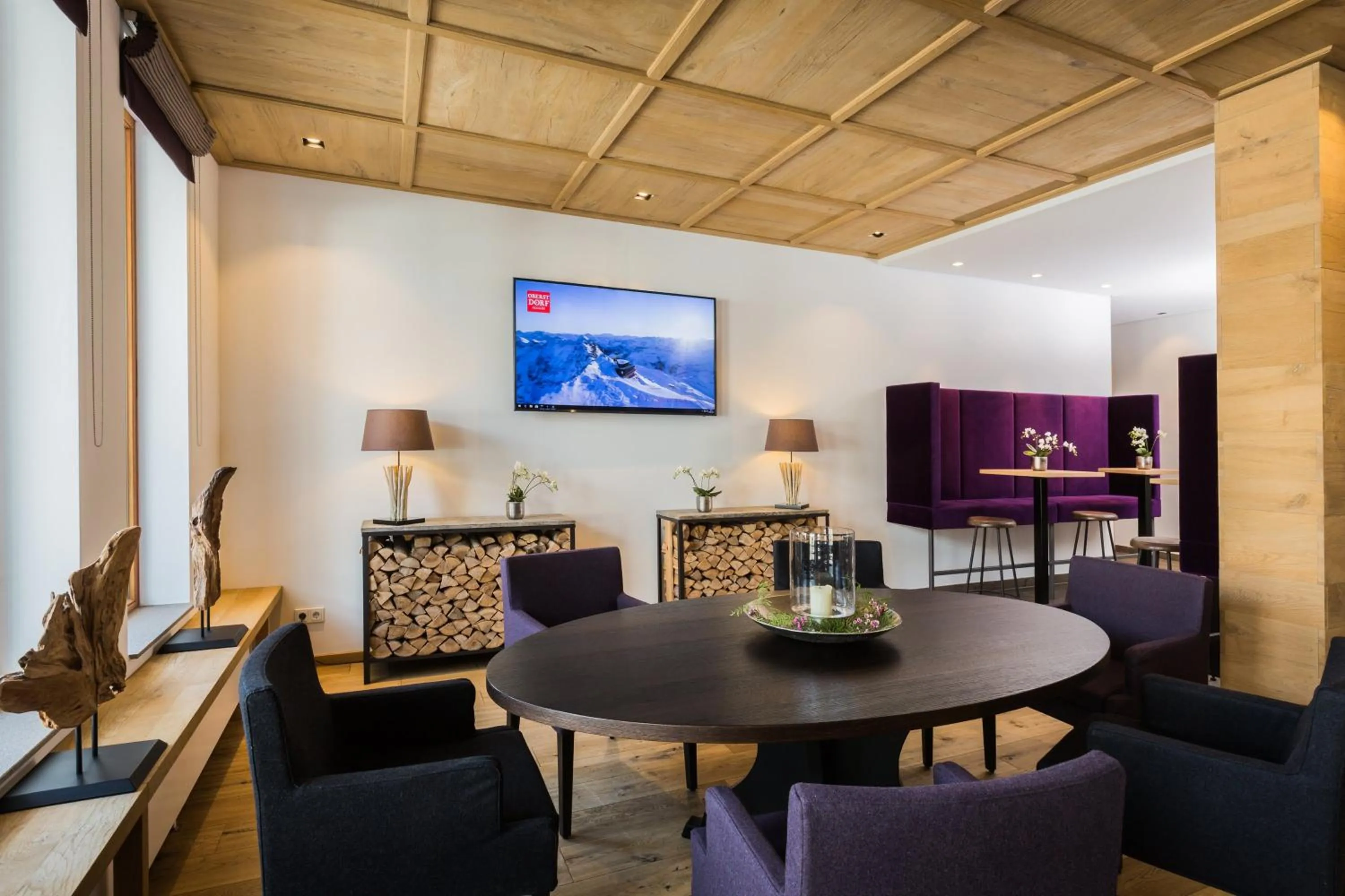 Communal lounge/ TV room in Hotel Exquisit