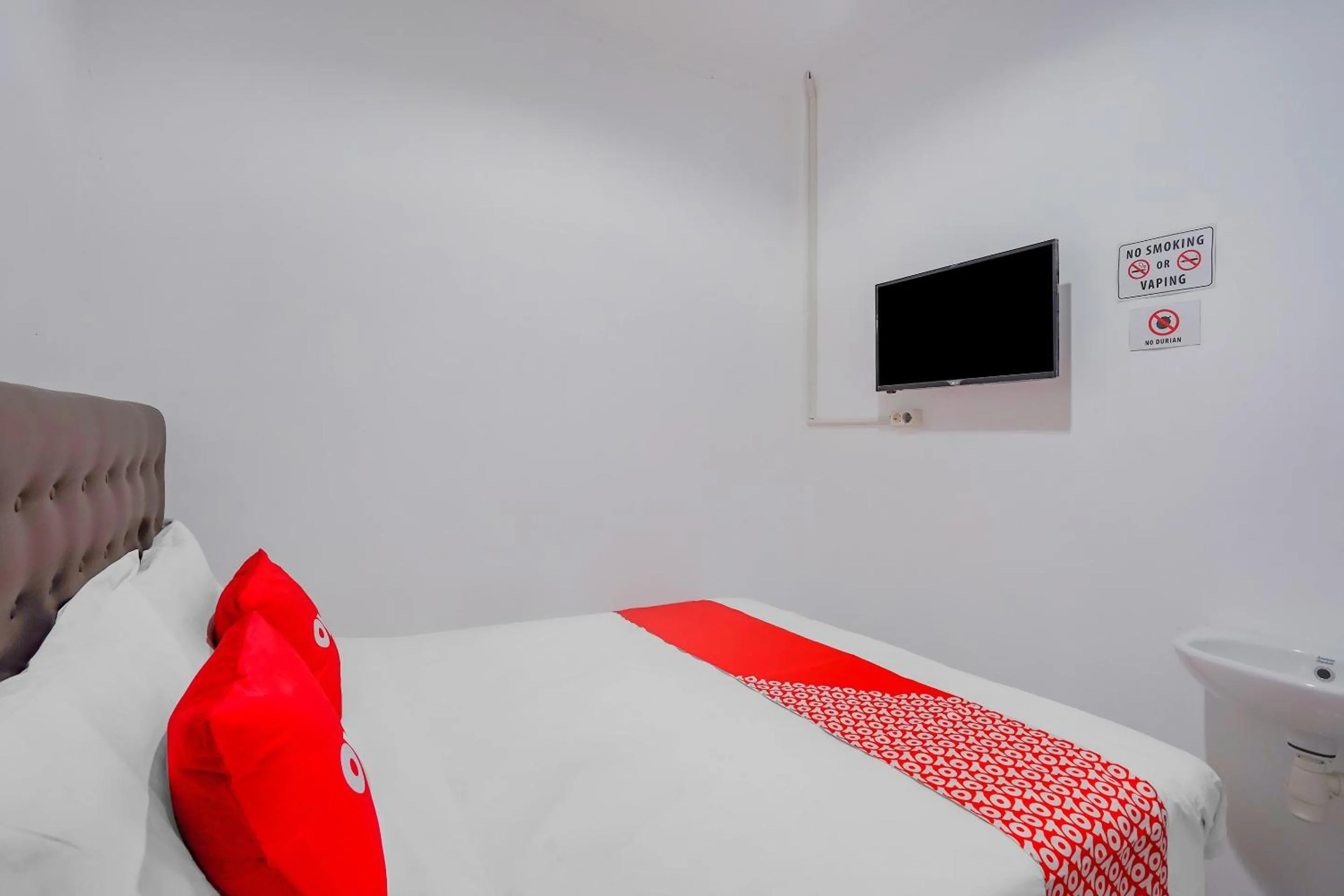 Bedroom, Bed in Hotel O A1 Pakis Argosari