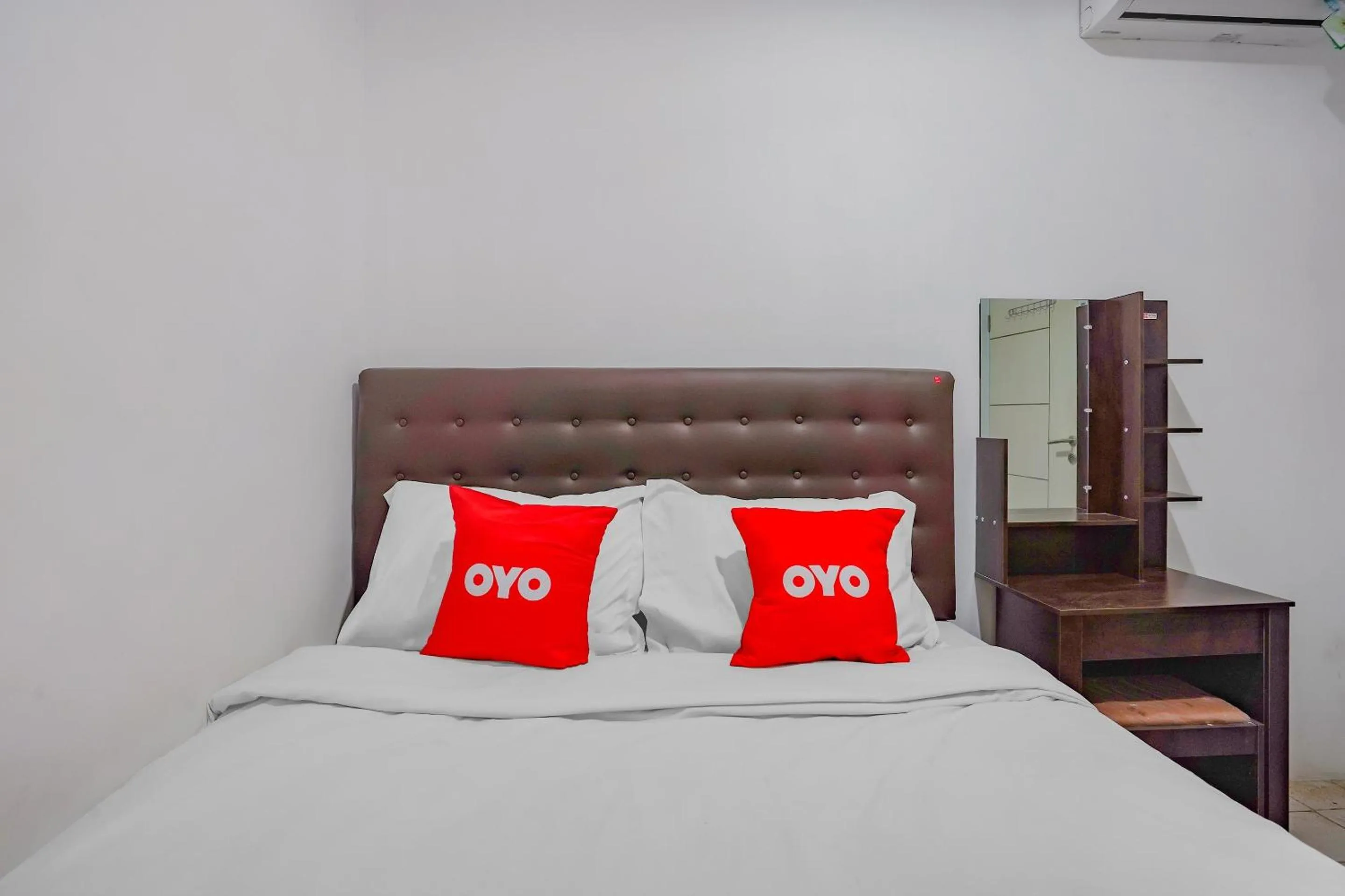 Bedroom, Bed in Hotel O A1 Pakis Argosari