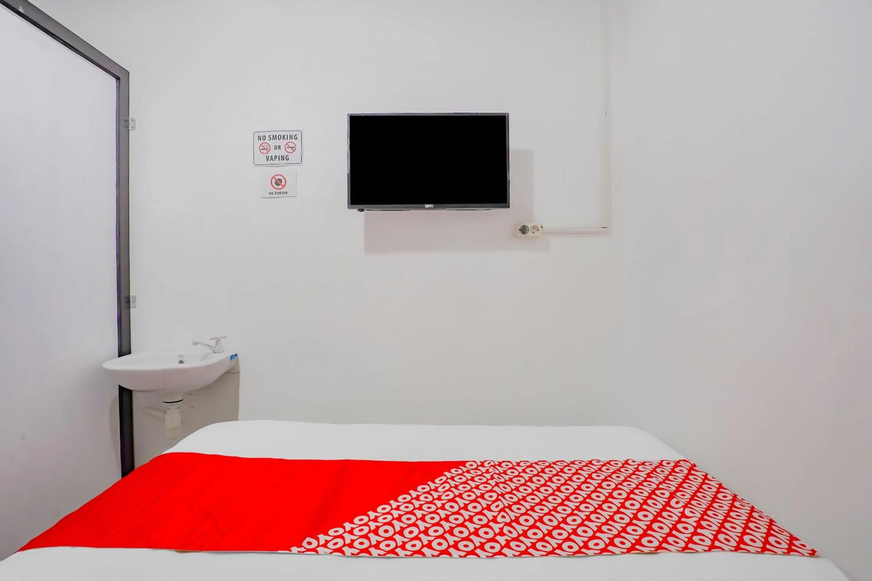 Bedroom, Bed in Hotel O A1 Pakis Argosari