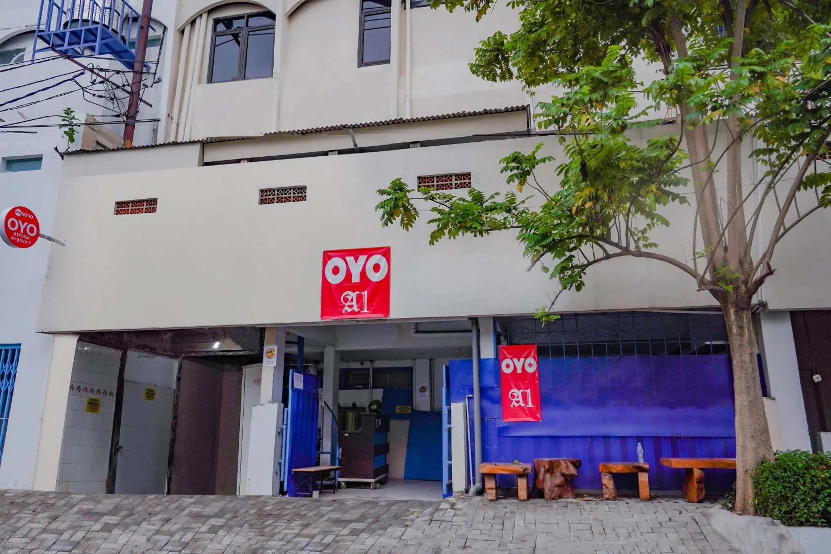 Facade/entrance in Hotel O A1 Pakis Argosari