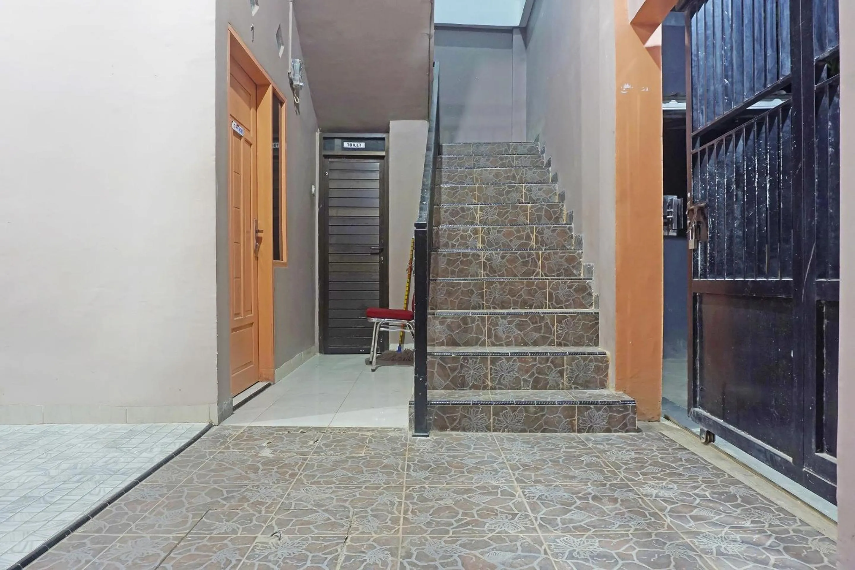 Lobby or reception in Hotel O Almeerah Homestay Syariah Near RS Hermina