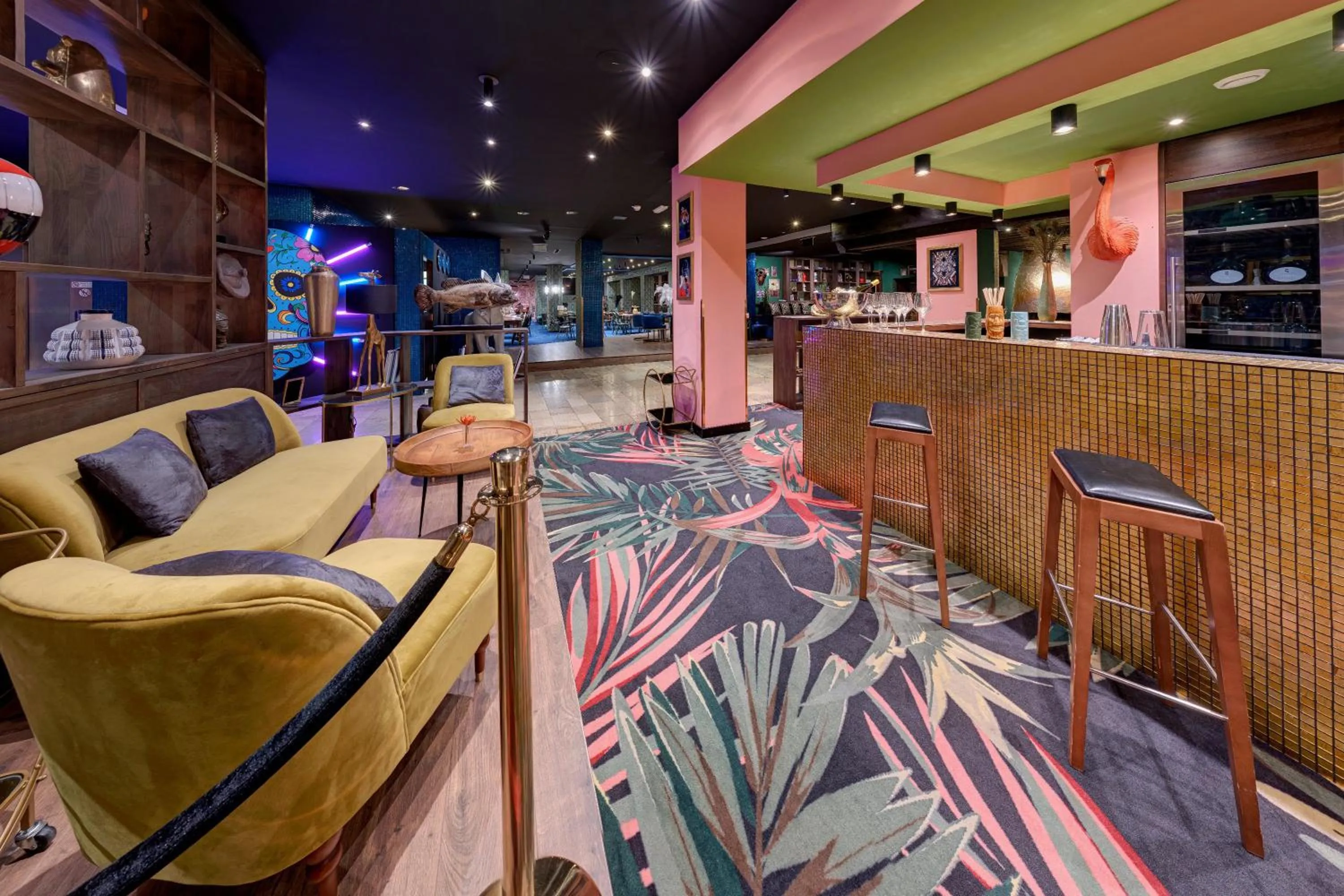 Lobby or reception in Hit the Sky