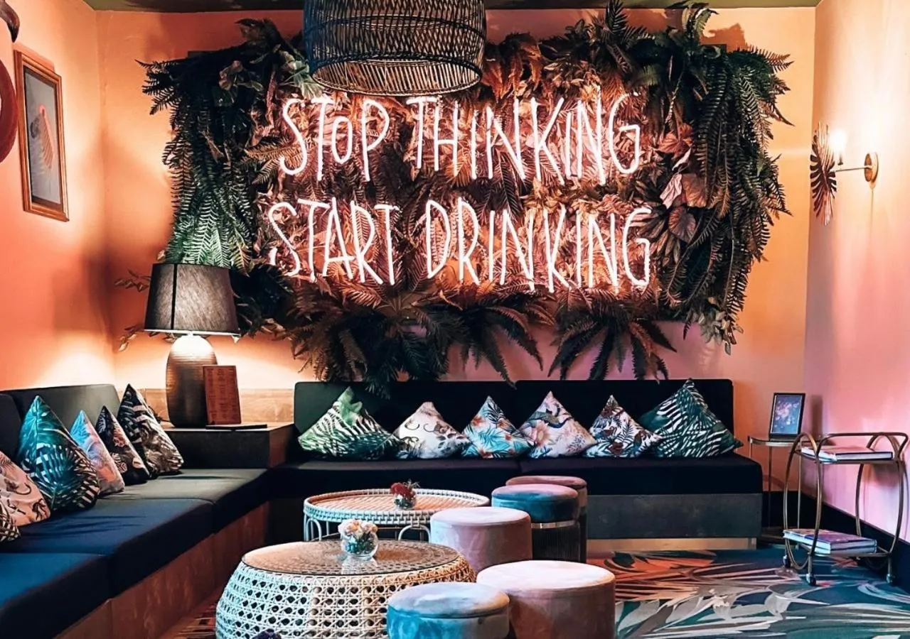 Lounge or bar in Hit the Sky