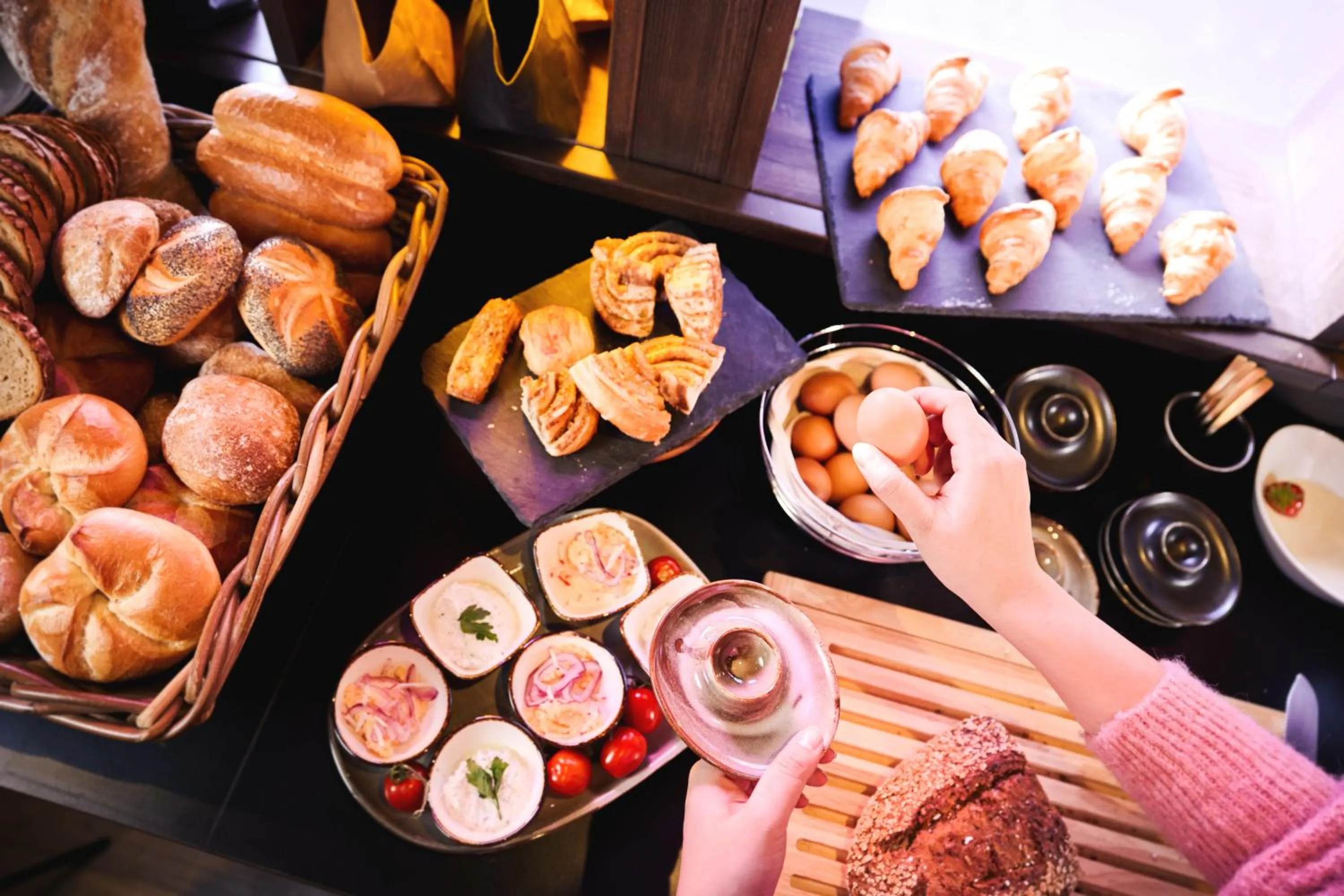 Buffet breakfast in Hit the Sky