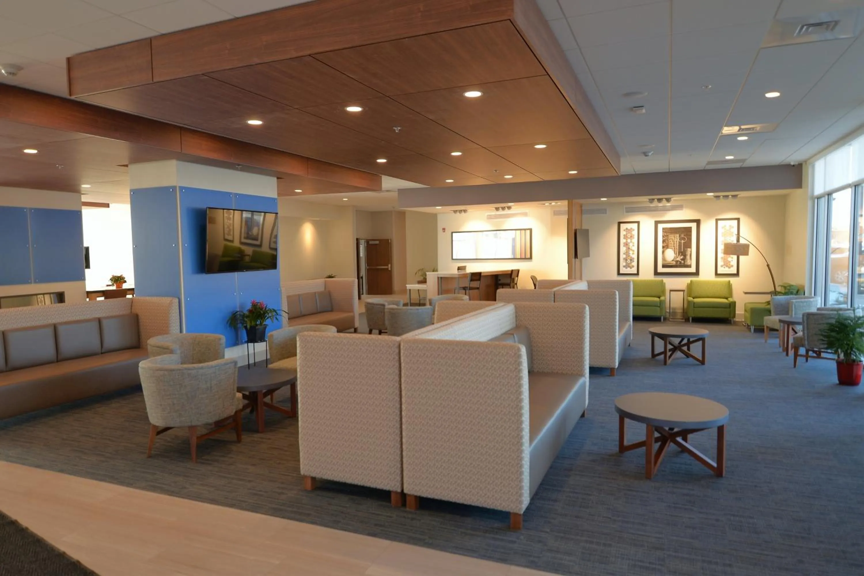 Property building in Holiday Inn Express & Suites Onalaska - La Crosse Area by IHG