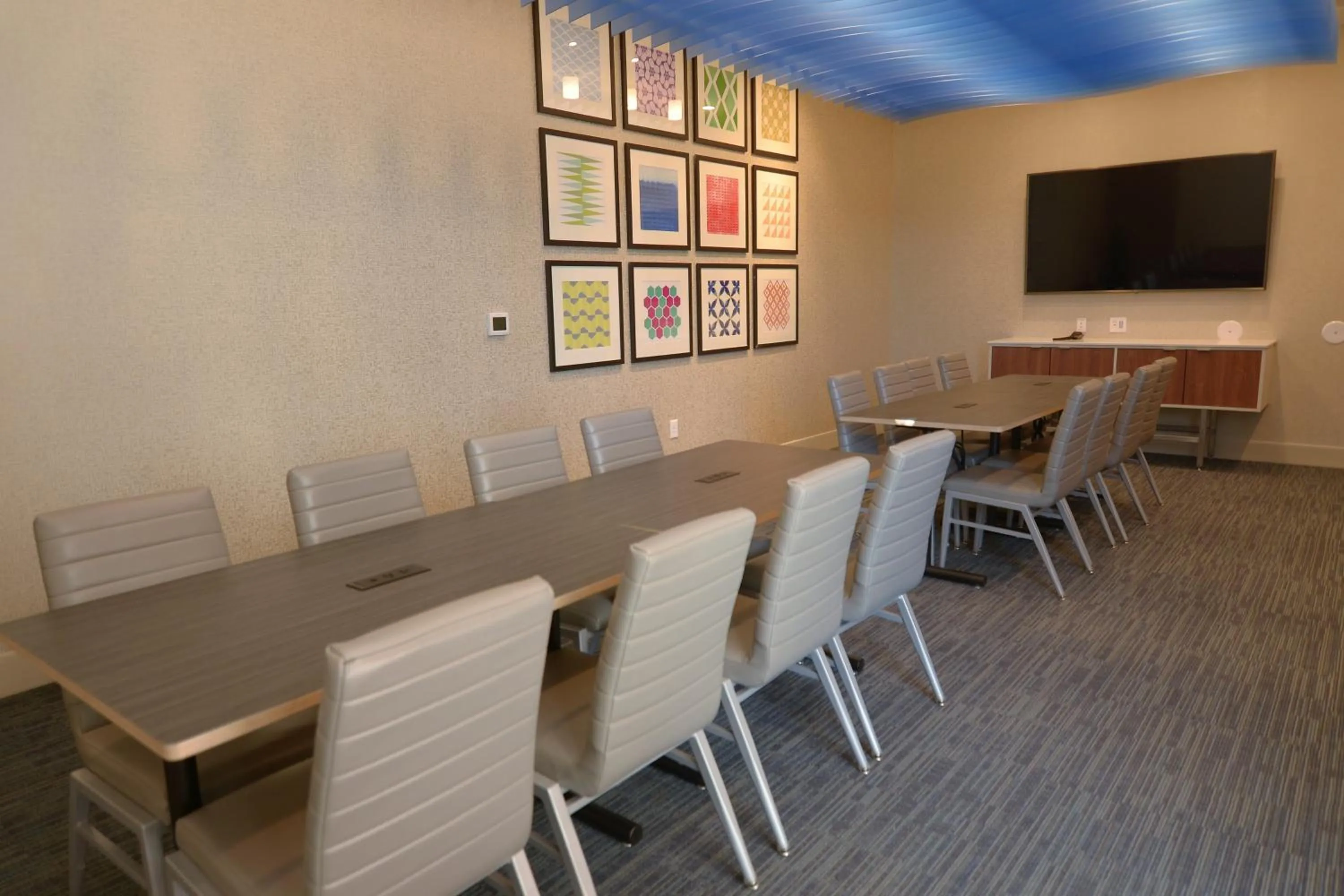 Meeting/conference room in Holiday Inn Express & Suites Onalaska - La Crosse Area by IHG