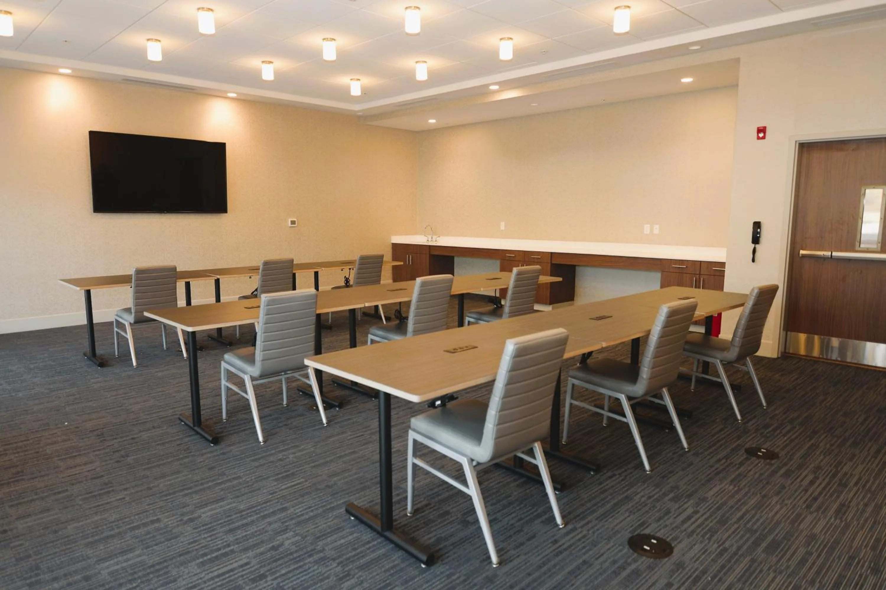 Meeting/conference room in Holiday Inn Express & Suites Onalaska - La Crosse Area by IHG