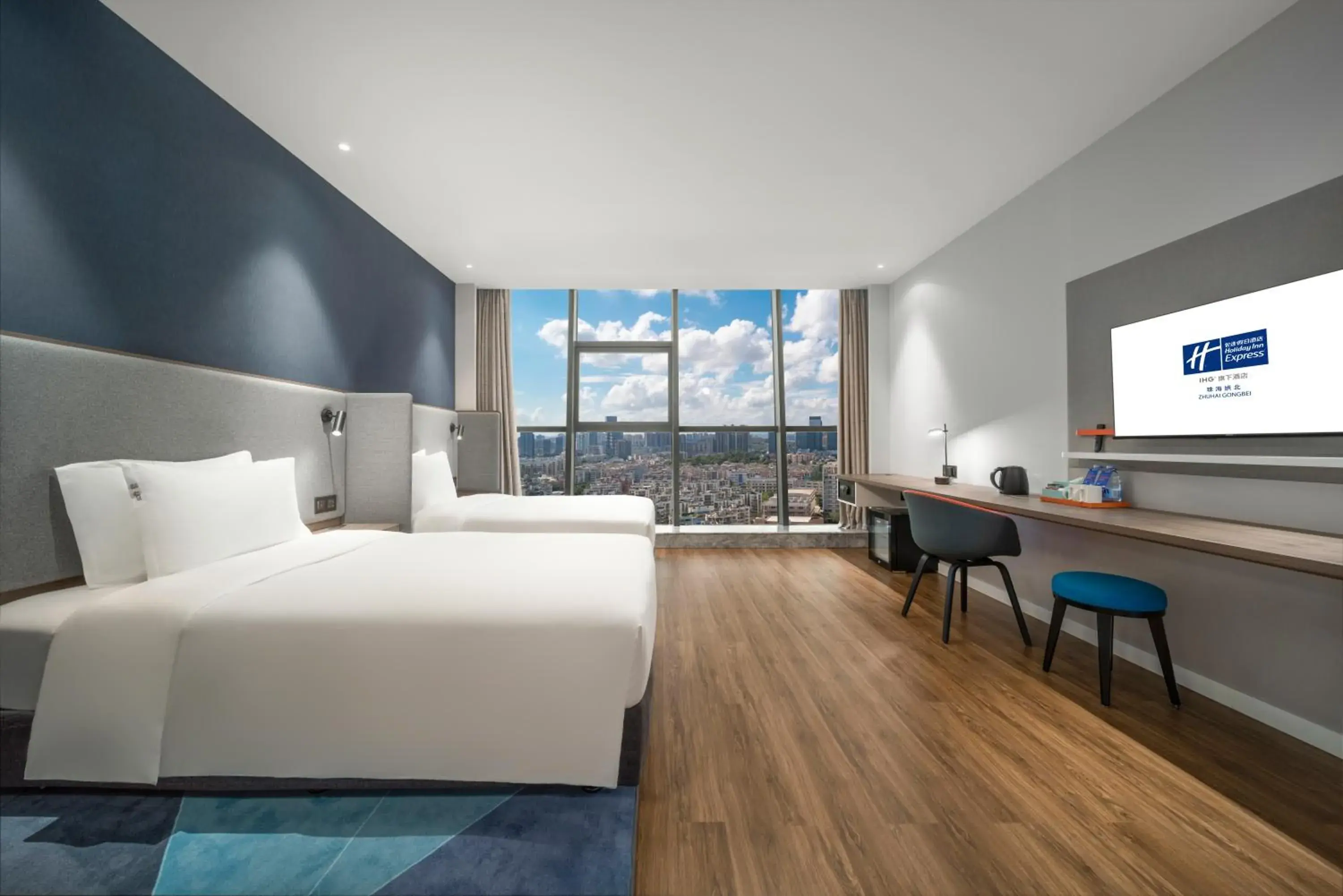 Standard Twin Room with City View in Holiday Inn Express Zhuhai Gongbei by IHG Standard Twin Room with City View in Holiday Inn Express Zhuhai Gongbei by IHG