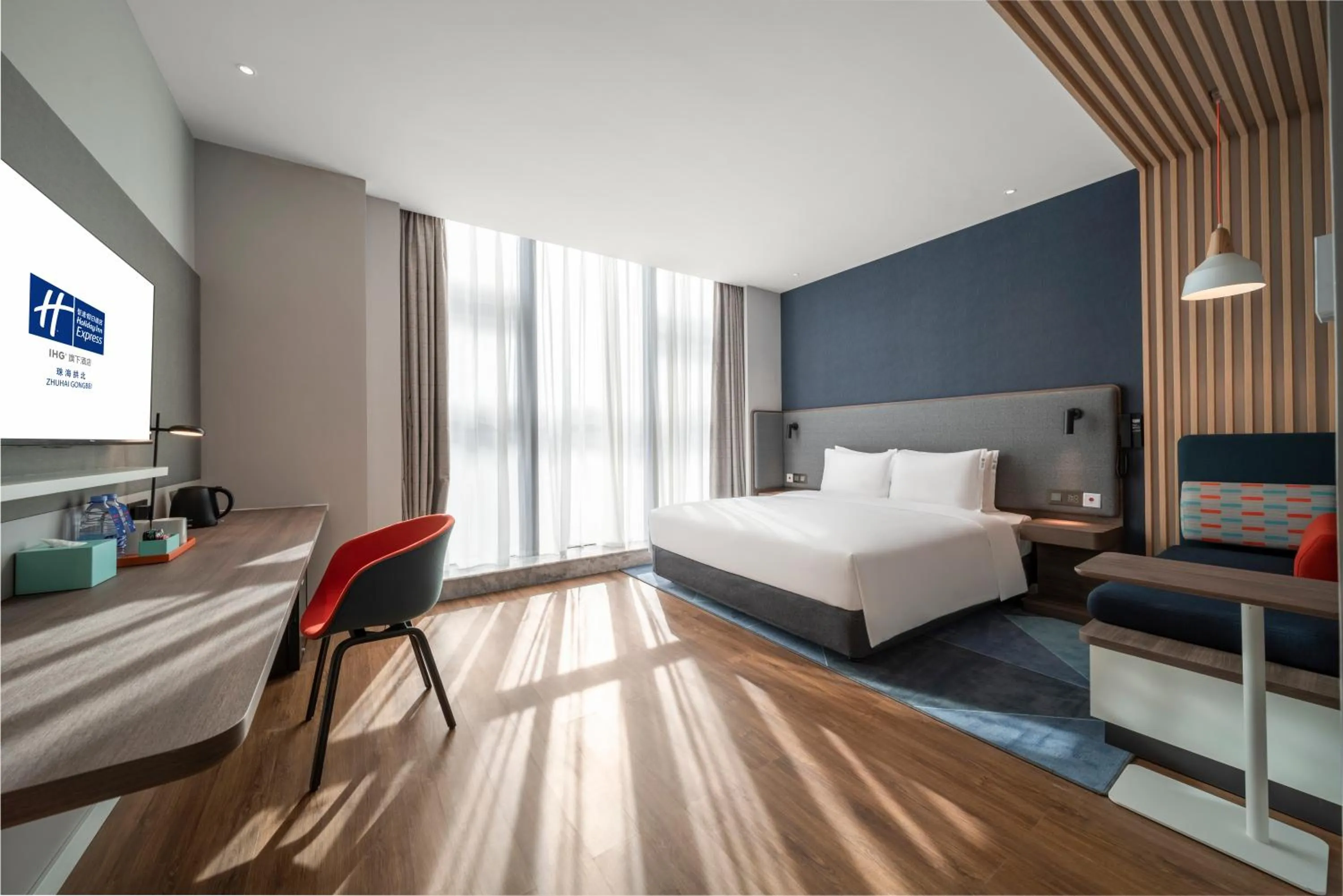Bed in Holiday Inn Express Zhuhai Gongbei by IHG