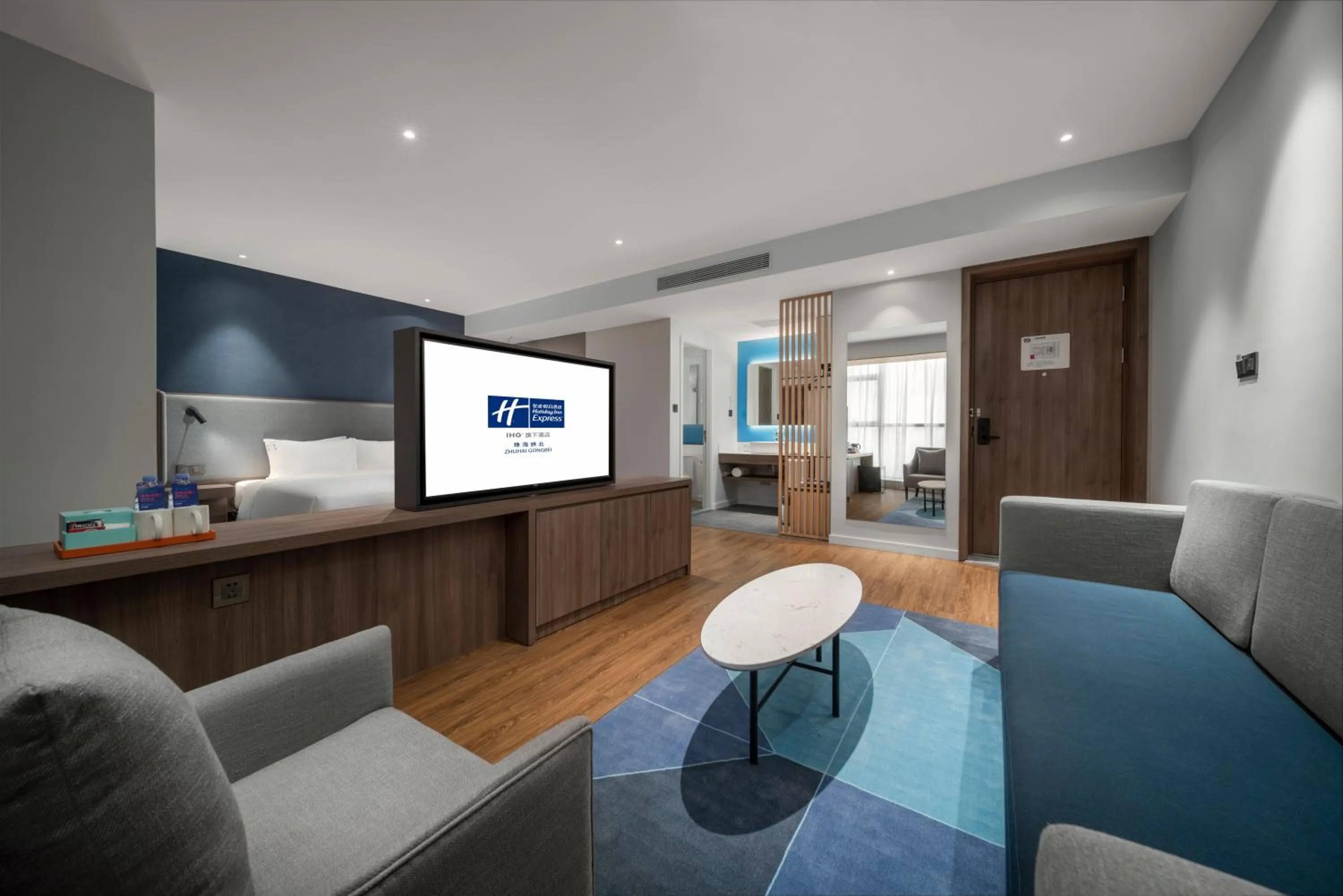 Photo of the whole room in Holiday Inn Express Zhuhai Gongbei by IHG