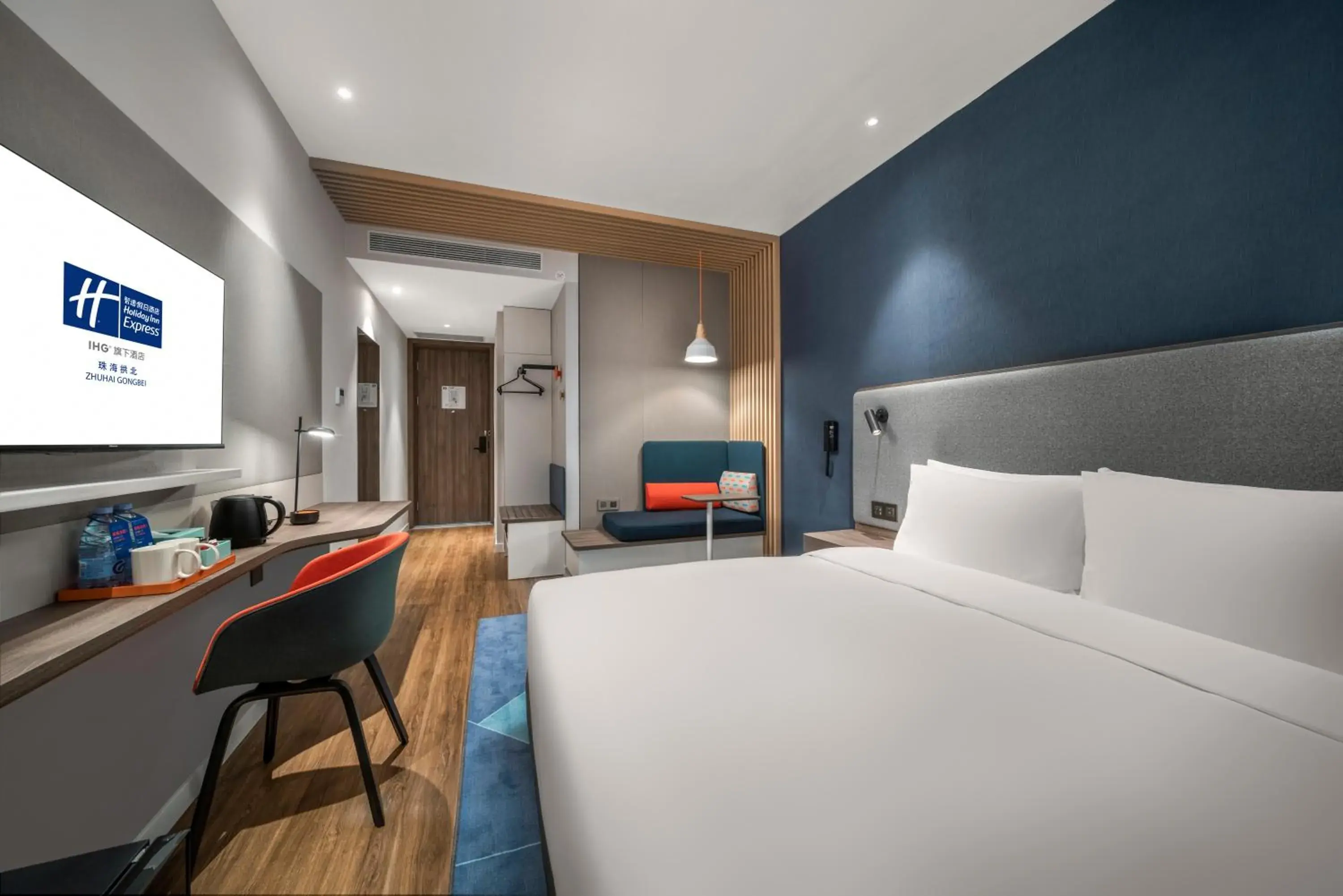 Standard King Room in Holiday Inn Express Zhuhai Gongbei by IHG Standard King Room in Holiday Inn Express Zhuhai Gongbei by IHG