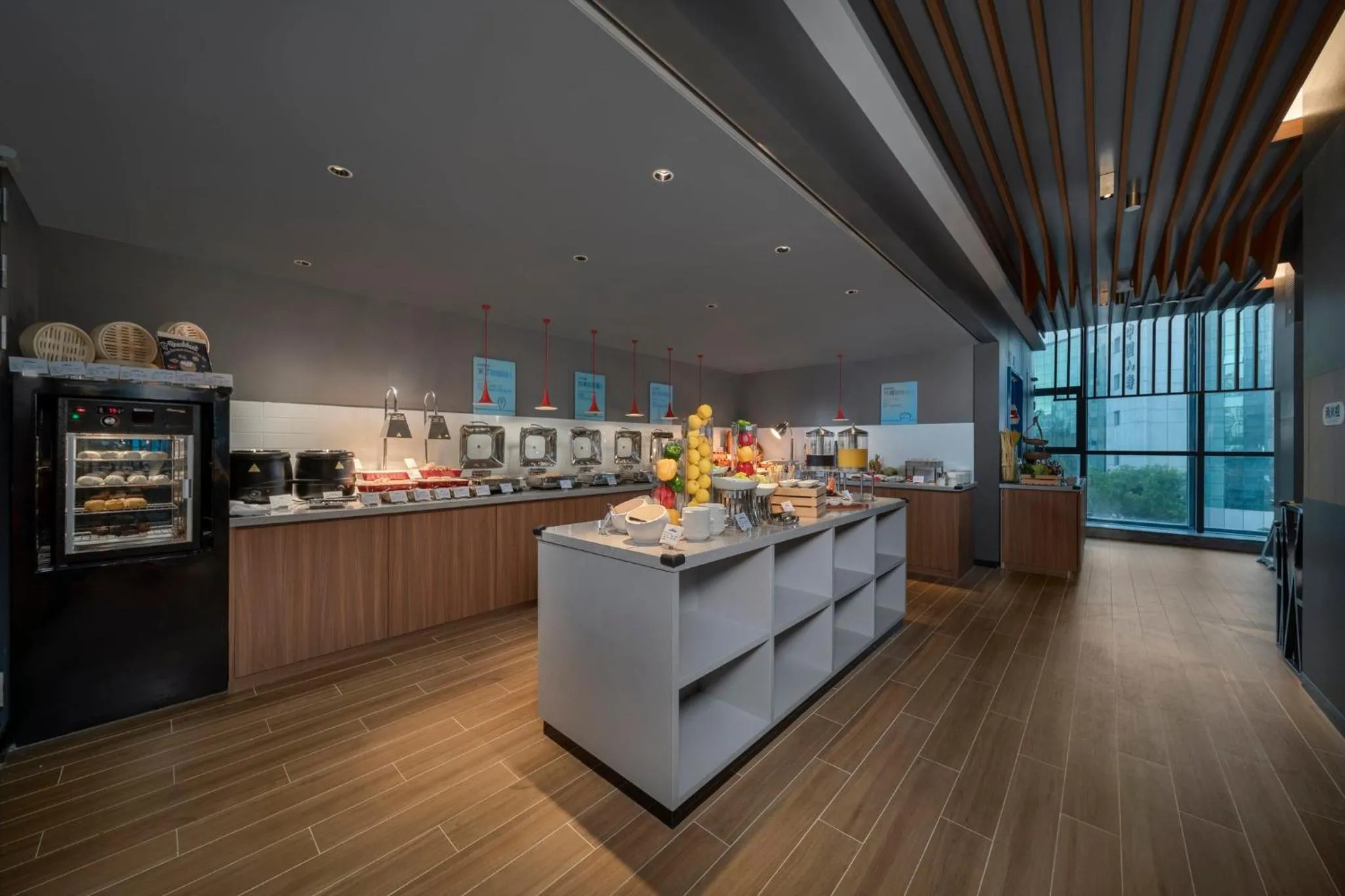 Breakfast in Holiday Inn Express Zhuhai Gongbei by IHG