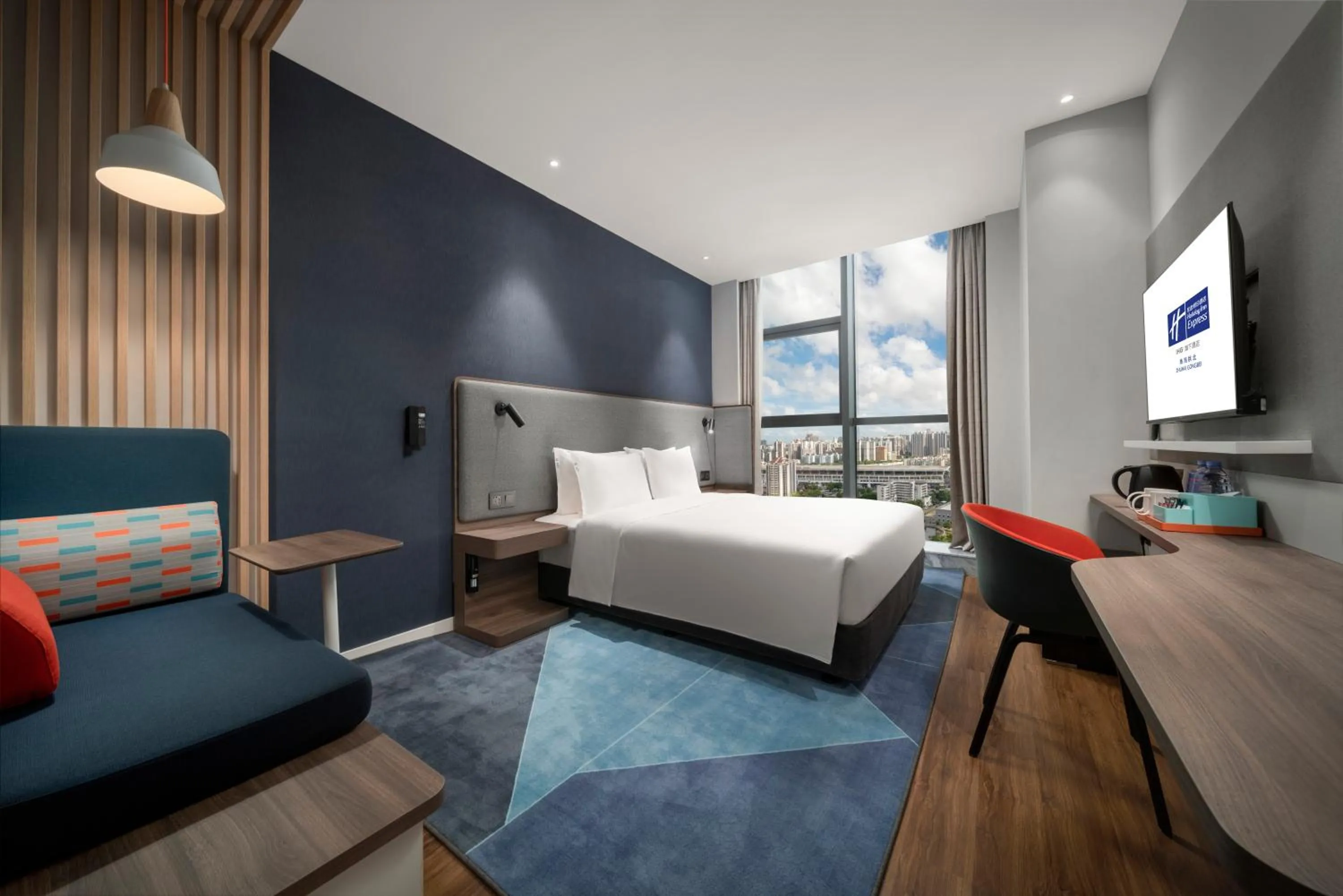 Bed in Holiday Inn Express Zhuhai Gongbei by IHG