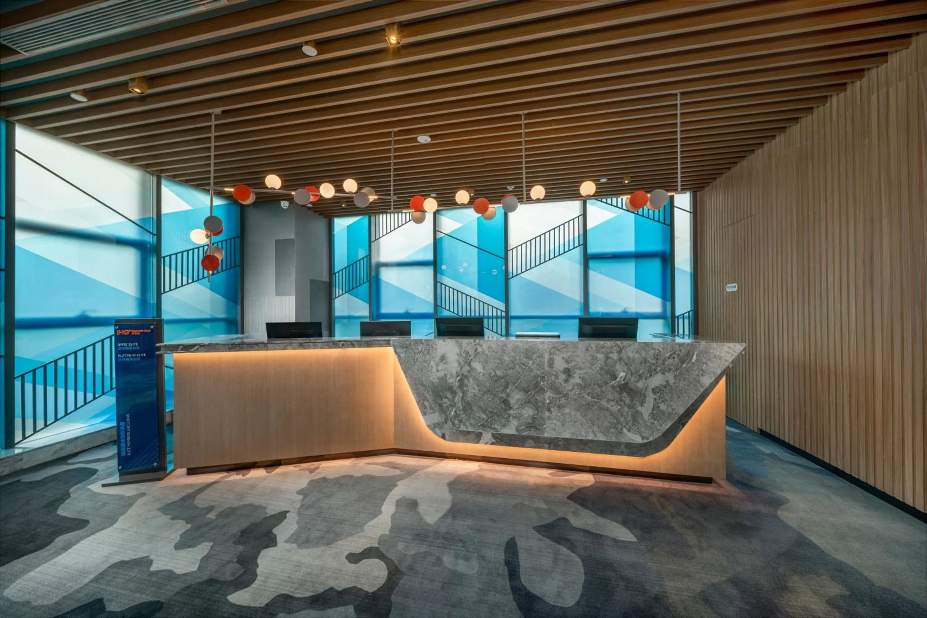 Lobby or reception in Holiday Inn Express Zhuhai Gongbei by IHG