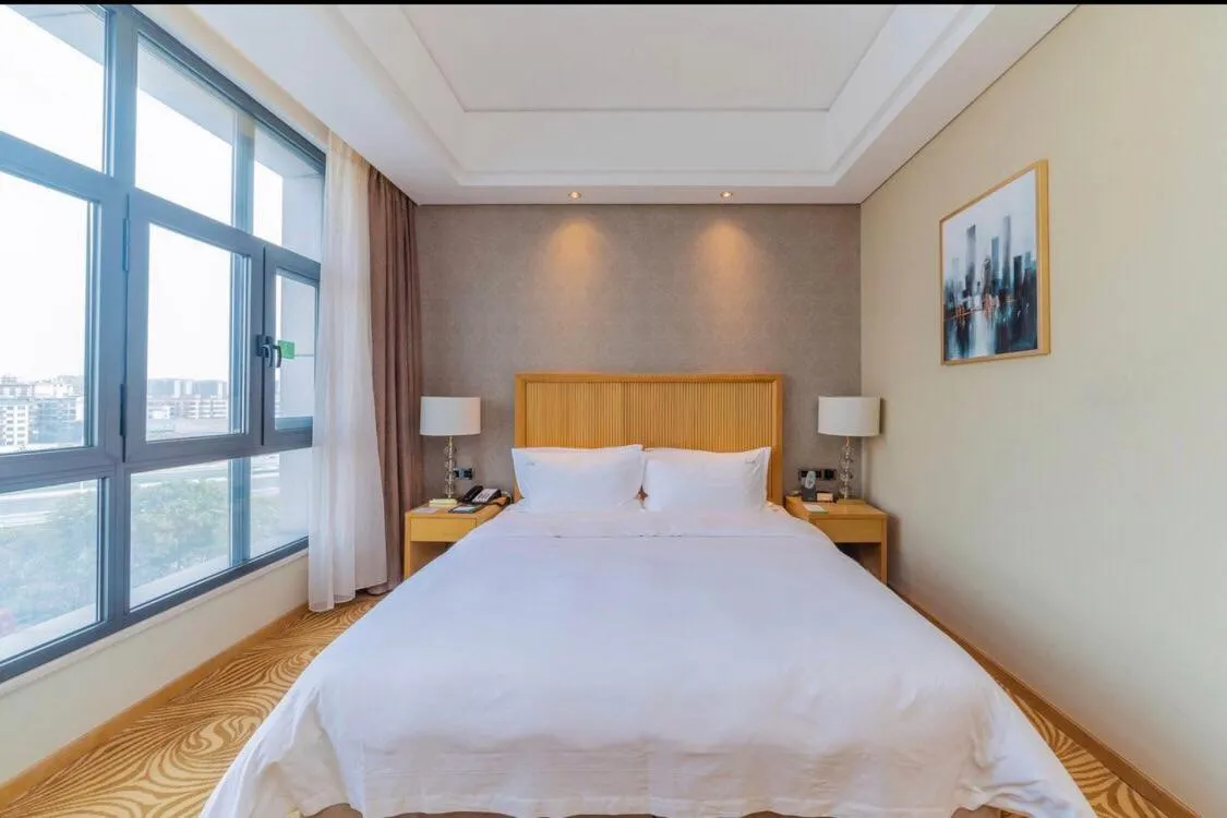Photo of the whole room, Bed in Holiday Inn Foshan Nanhai Central by IHG