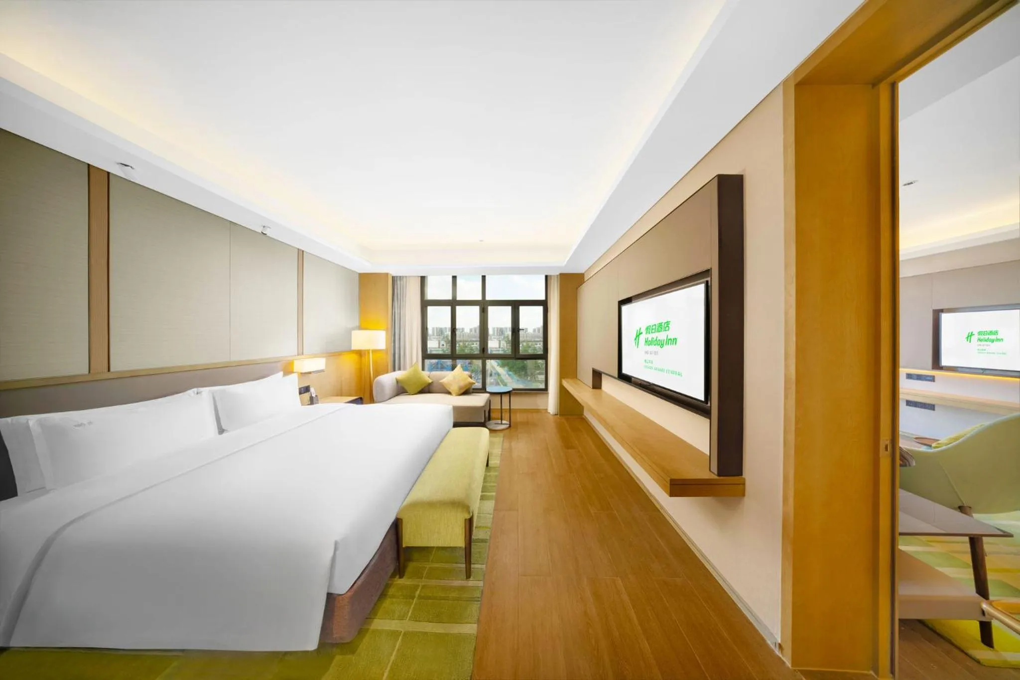 Photo of the whole room, Bed in Holiday Inn Foshan Nanhai Central by IHG