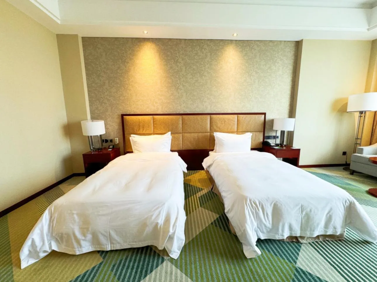Photo of the whole room, Bed in Holiday Inn Foshan Nanhai Central by IHG