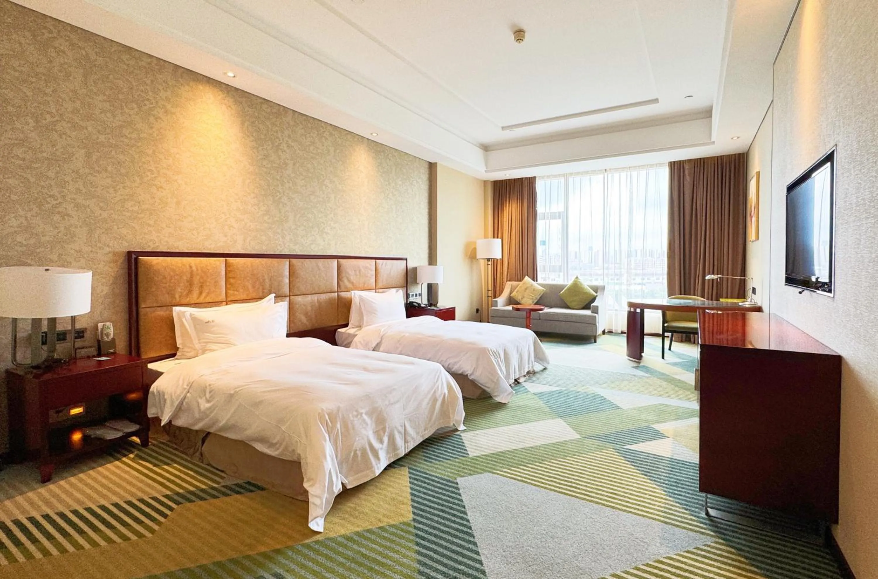 Photo of the whole room, Bed in Holiday Inn Foshan Nanhai Central by IHG