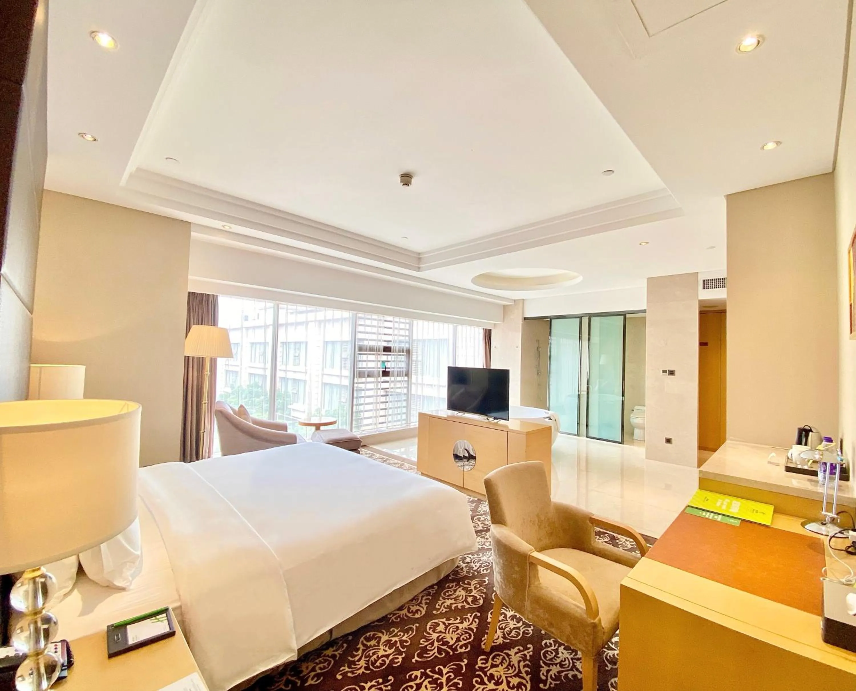 Photo of the whole room, Bed in Holiday Inn Foshan Nanhai Central by IHG