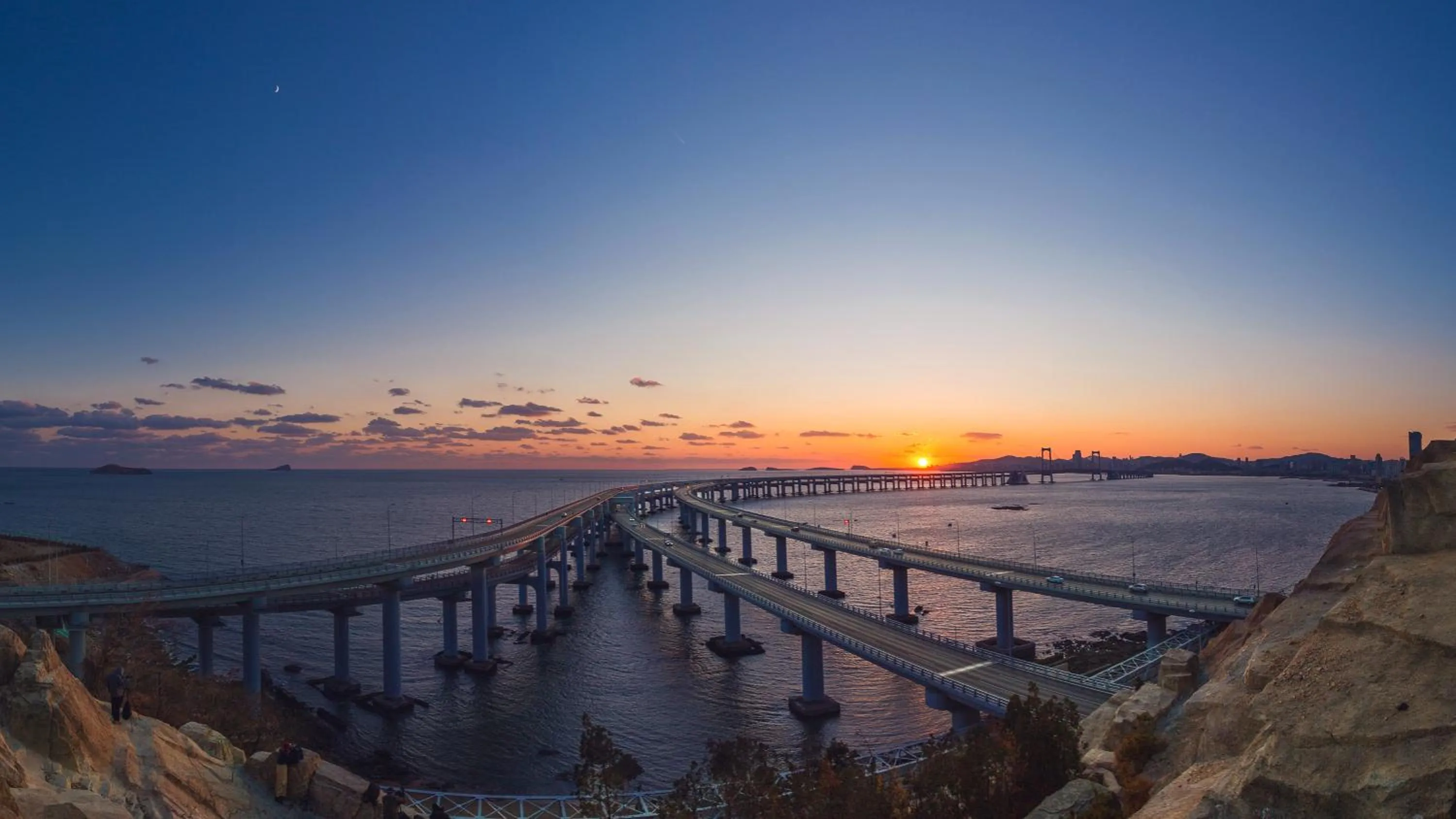 Area and facilities in Crowne Plaza Dalian Xinghai by IHG