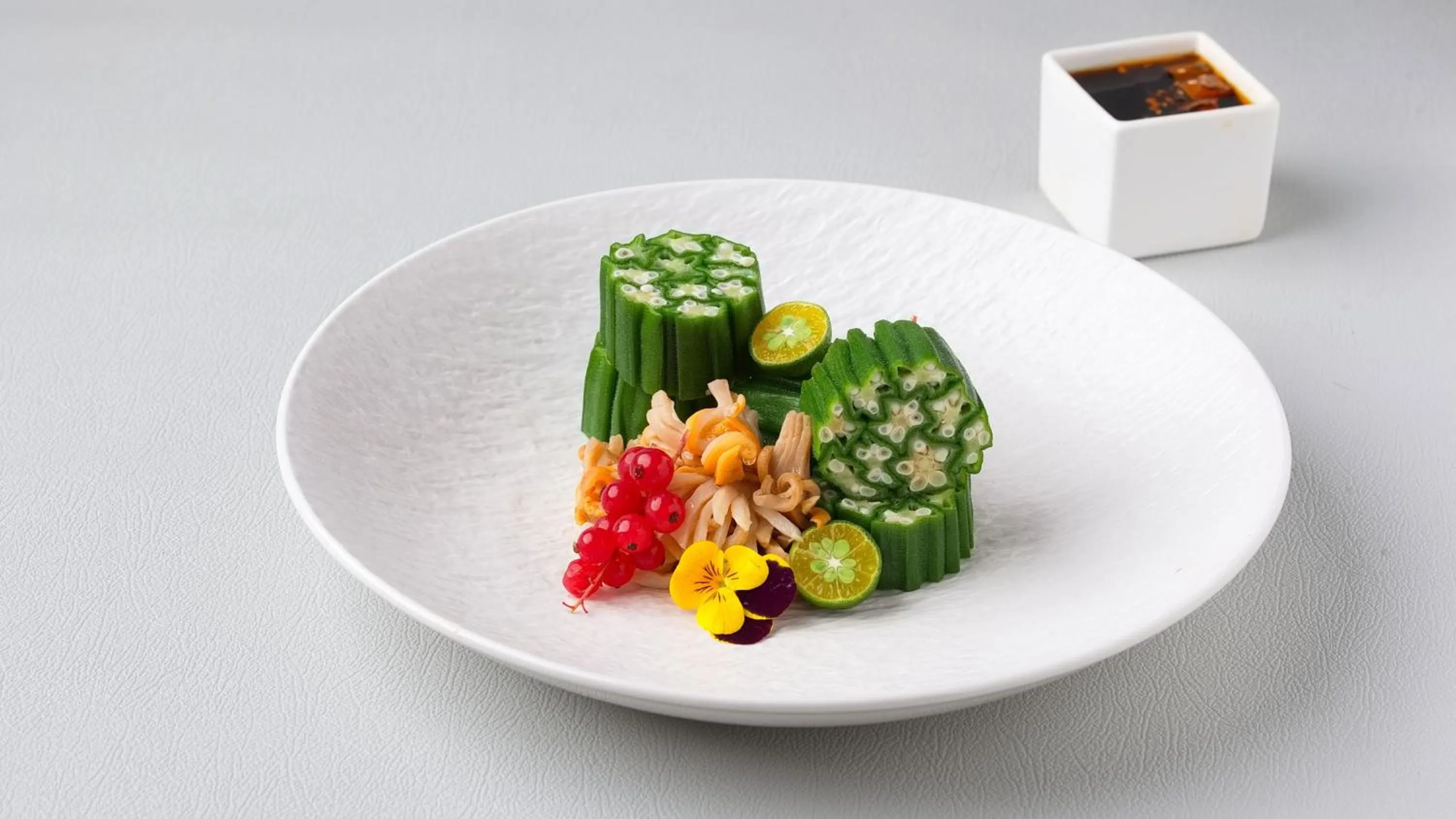 Restaurant/places to eat in Crowne Plaza Dalian Xinghai by IHG