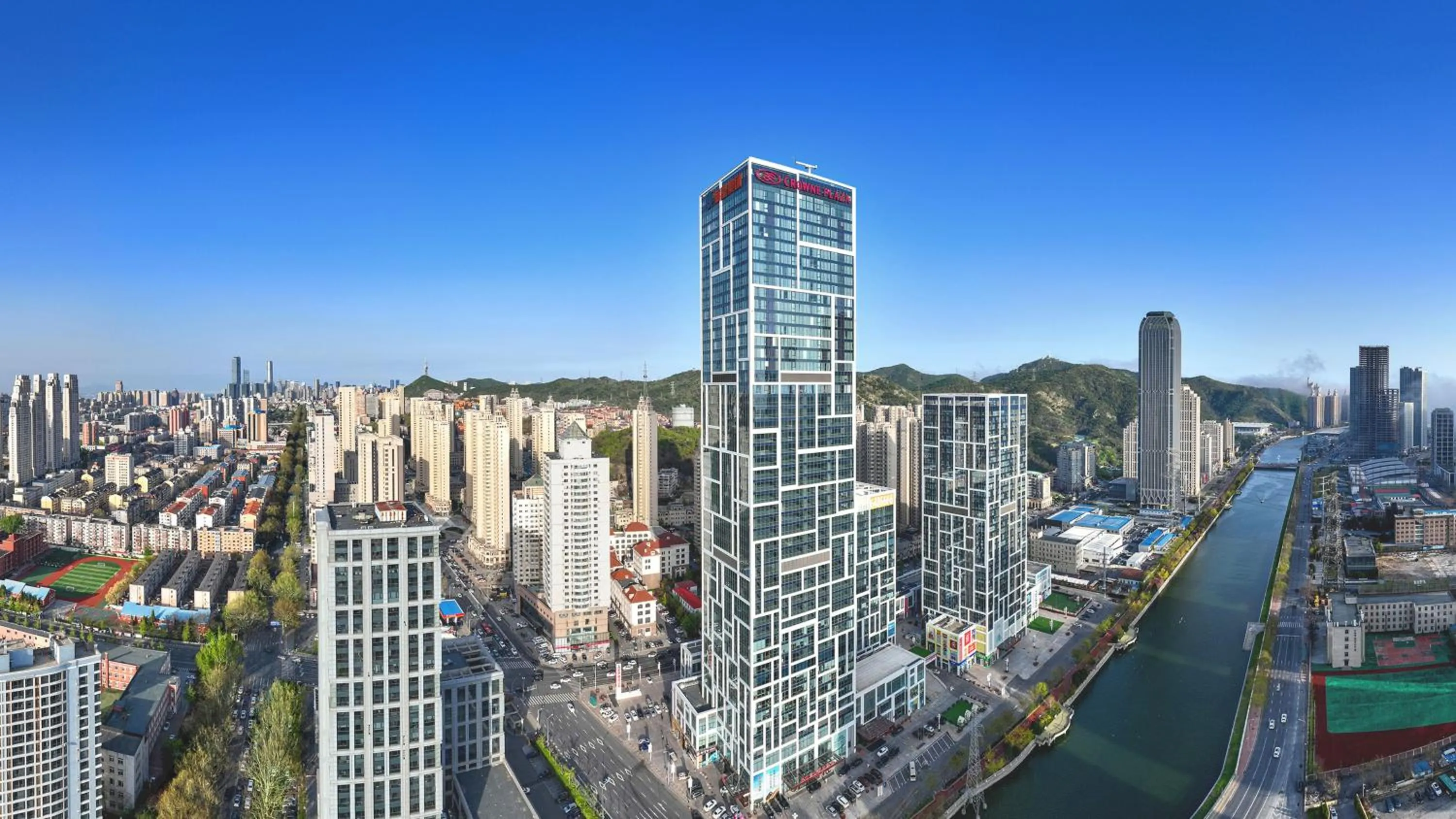 Area and facilities in Crowne Plaza Dalian Xinghai by IHG