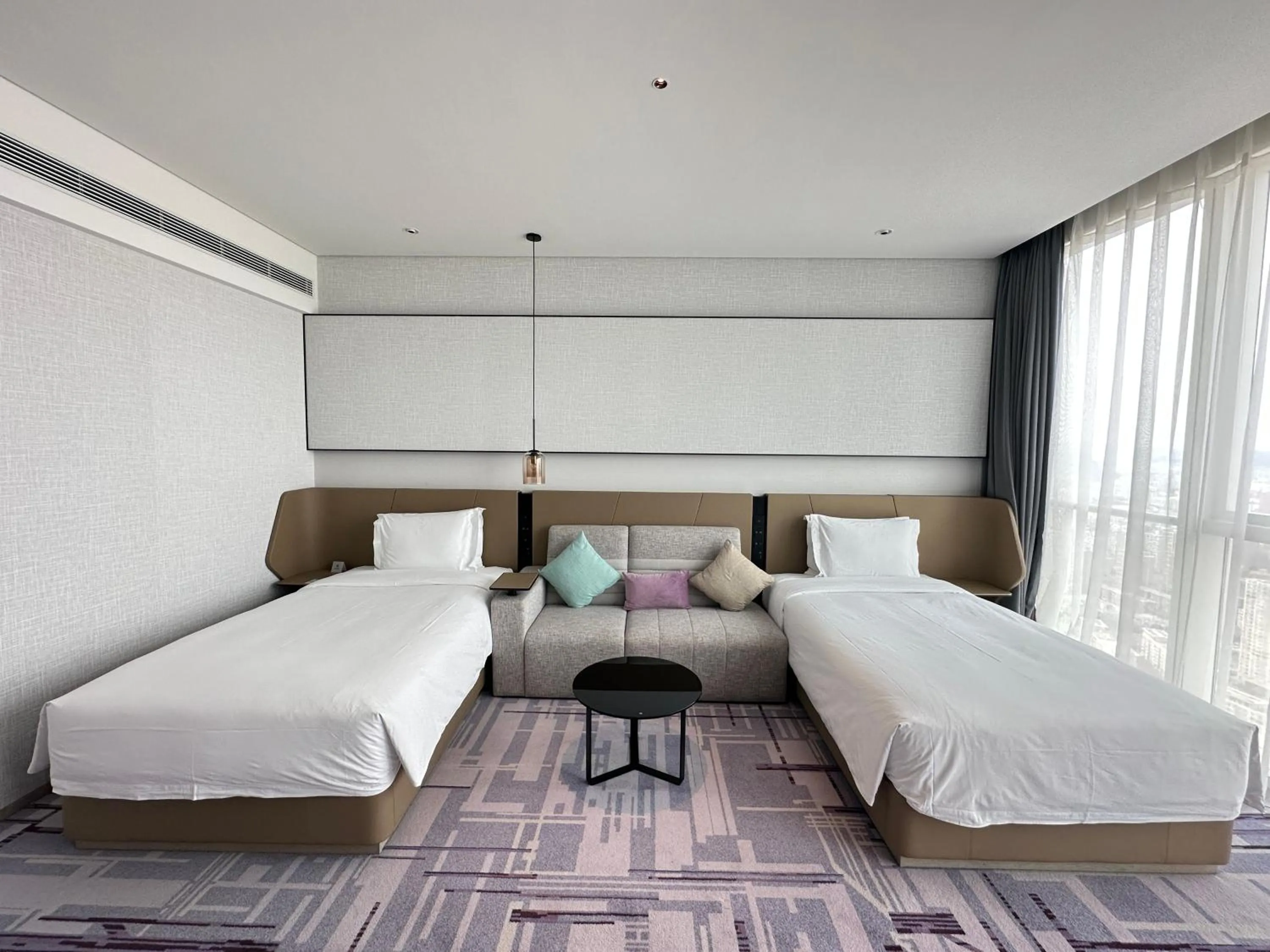 Bed in Crowne Plaza Dalian Xinghai by IHG