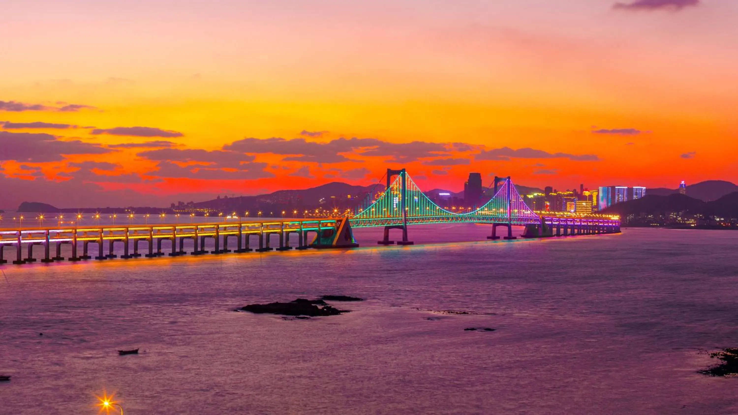 Area and facilities in Crowne Plaza Dalian Xinghai by IHG