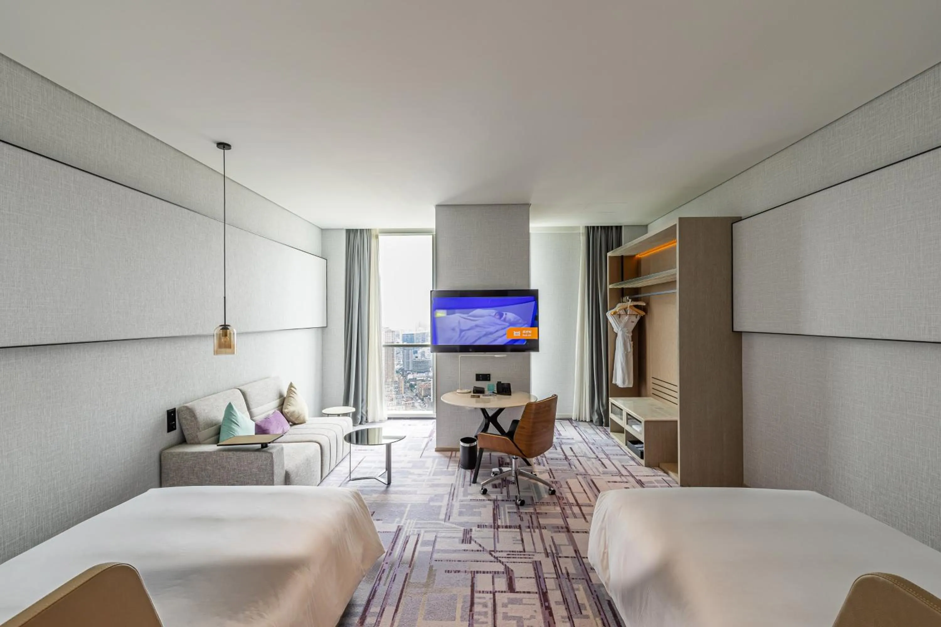 Bed in Crowne Plaza Dalian Xinghai by IHG