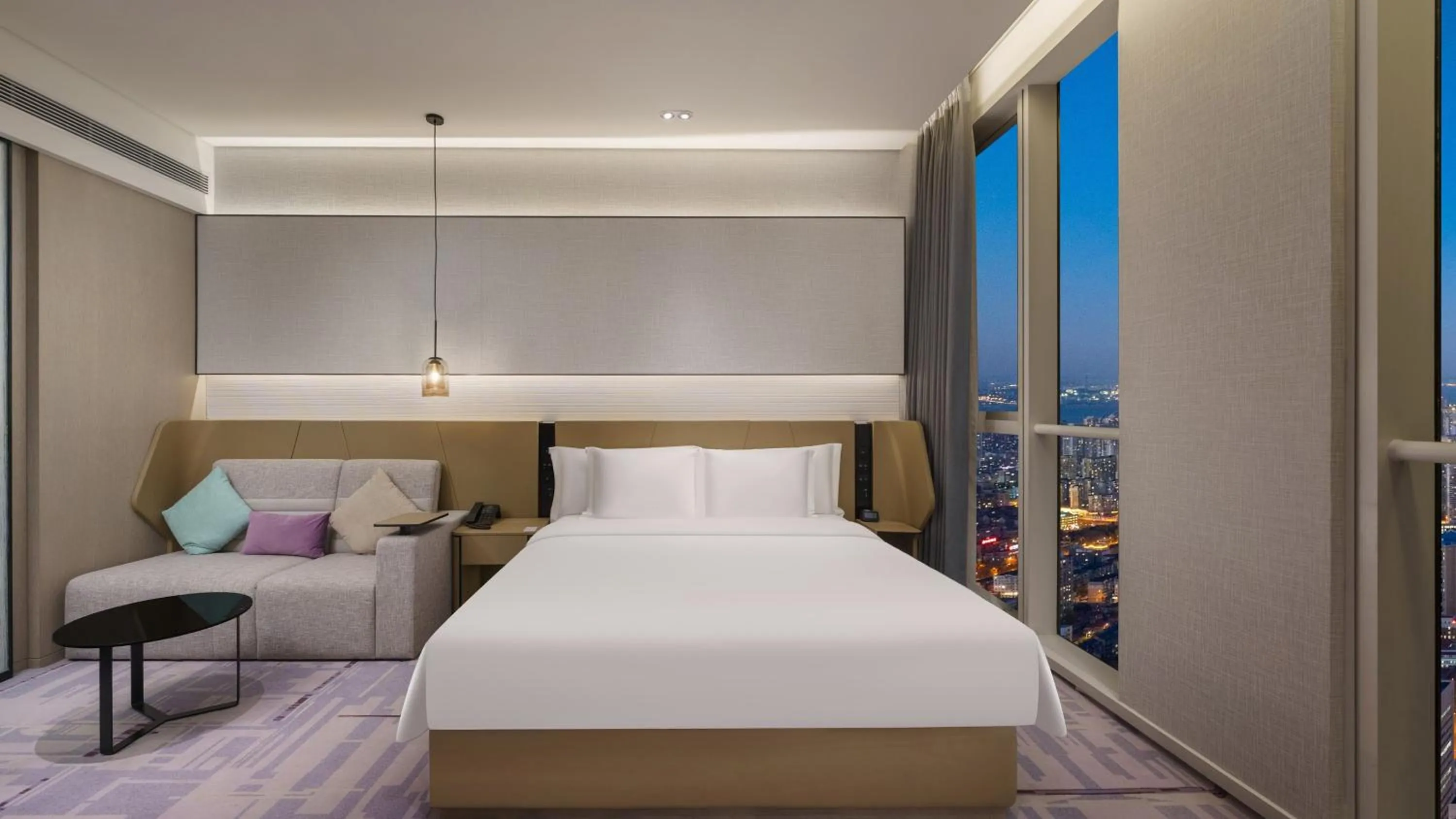 Photo of the whole room, Bed in Crowne Plaza Dalian Xinghai by IHG