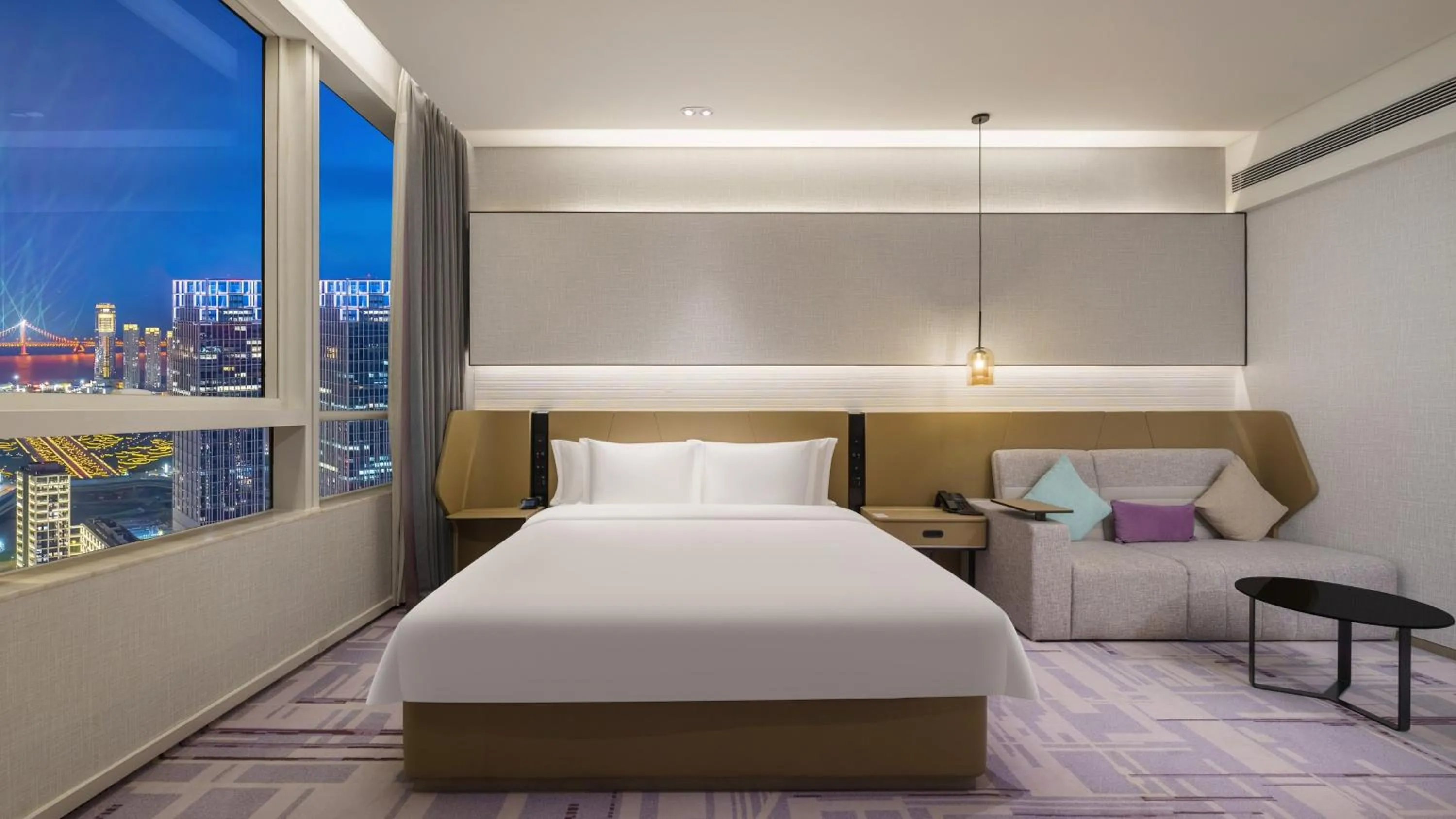 Photo of the whole room, Bed in Crowne Plaza Dalian Xinghai by IHG