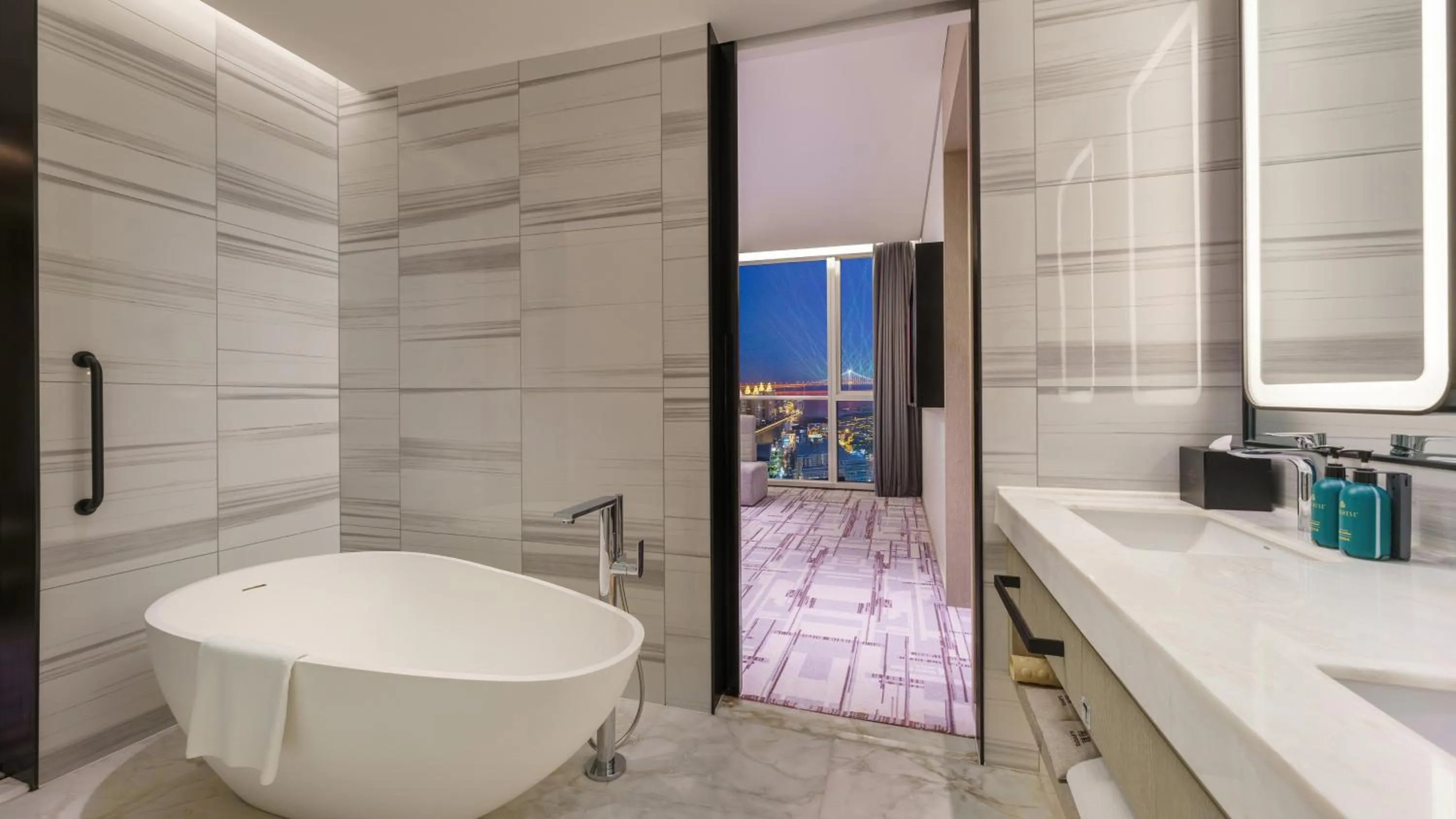 Photo of the whole room in Crowne Plaza Dalian Xinghai by IHG