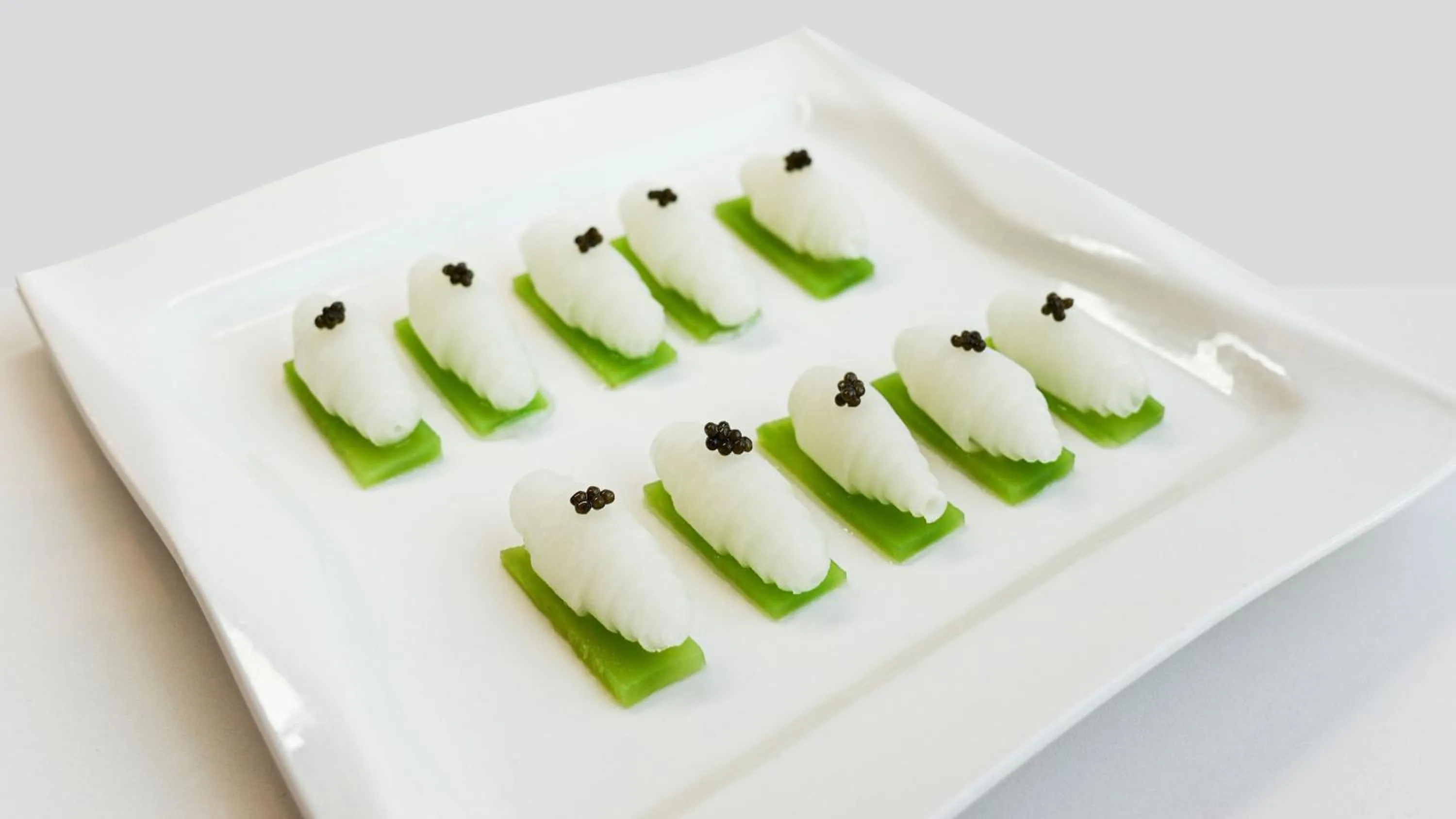 Restaurant/places to eat in Crowne Plaza Dalian Xinghai by IHG