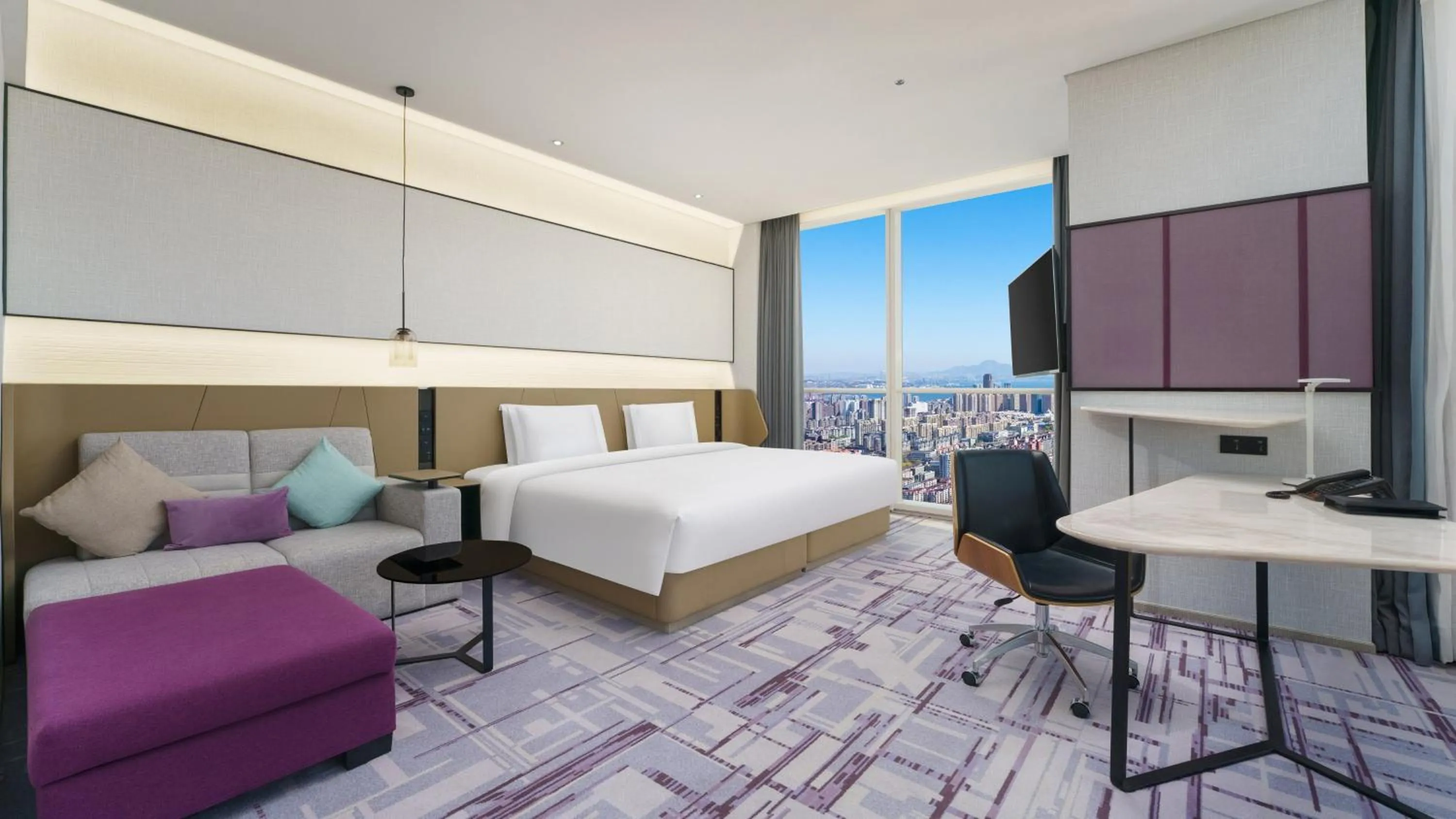 Photo of the whole room, Bed in Crowne Plaza Dalian Xinghai by IHG