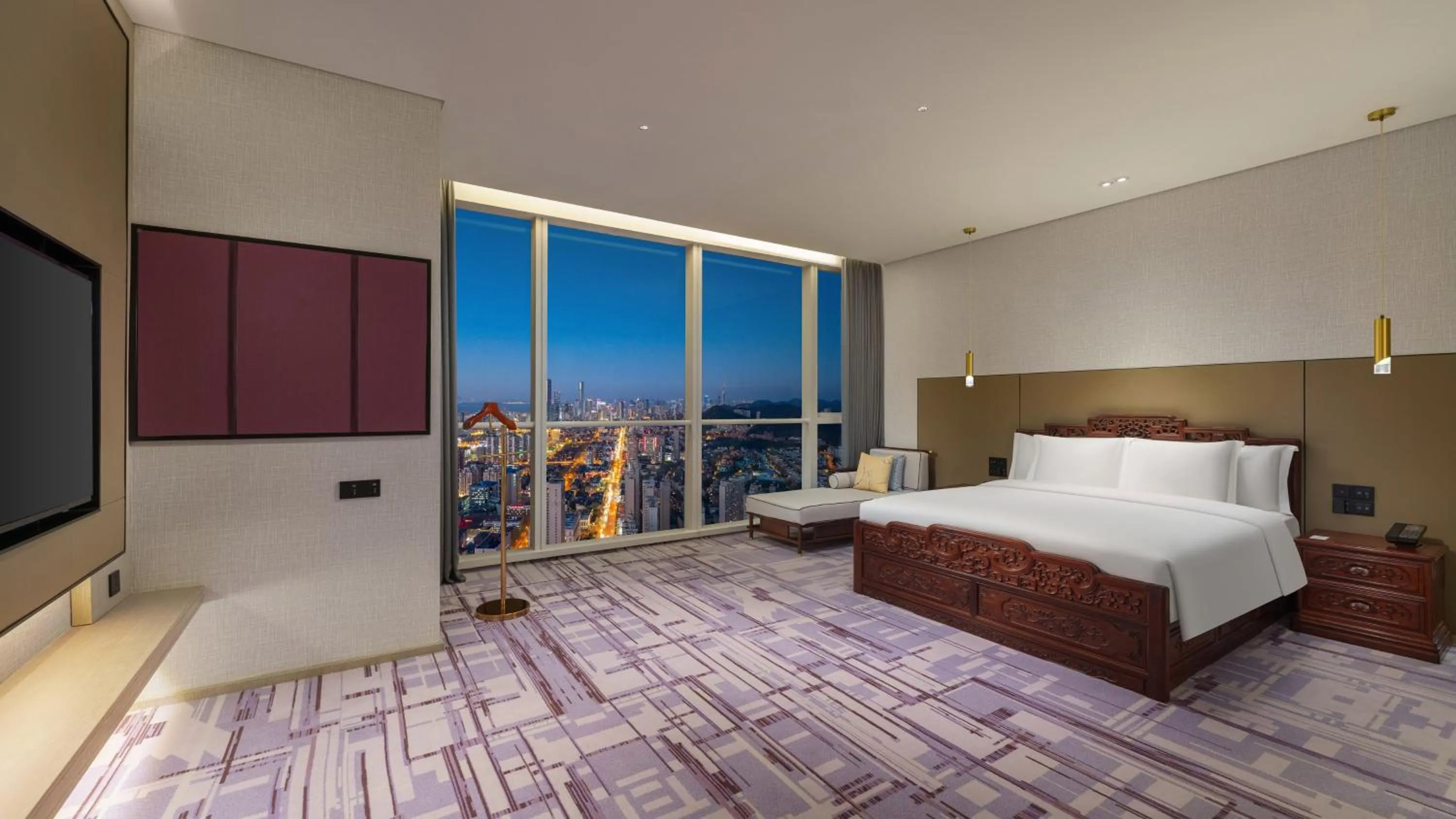 Photo of the whole room, Bed in Crowne Plaza Dalian Xinghai by IHG