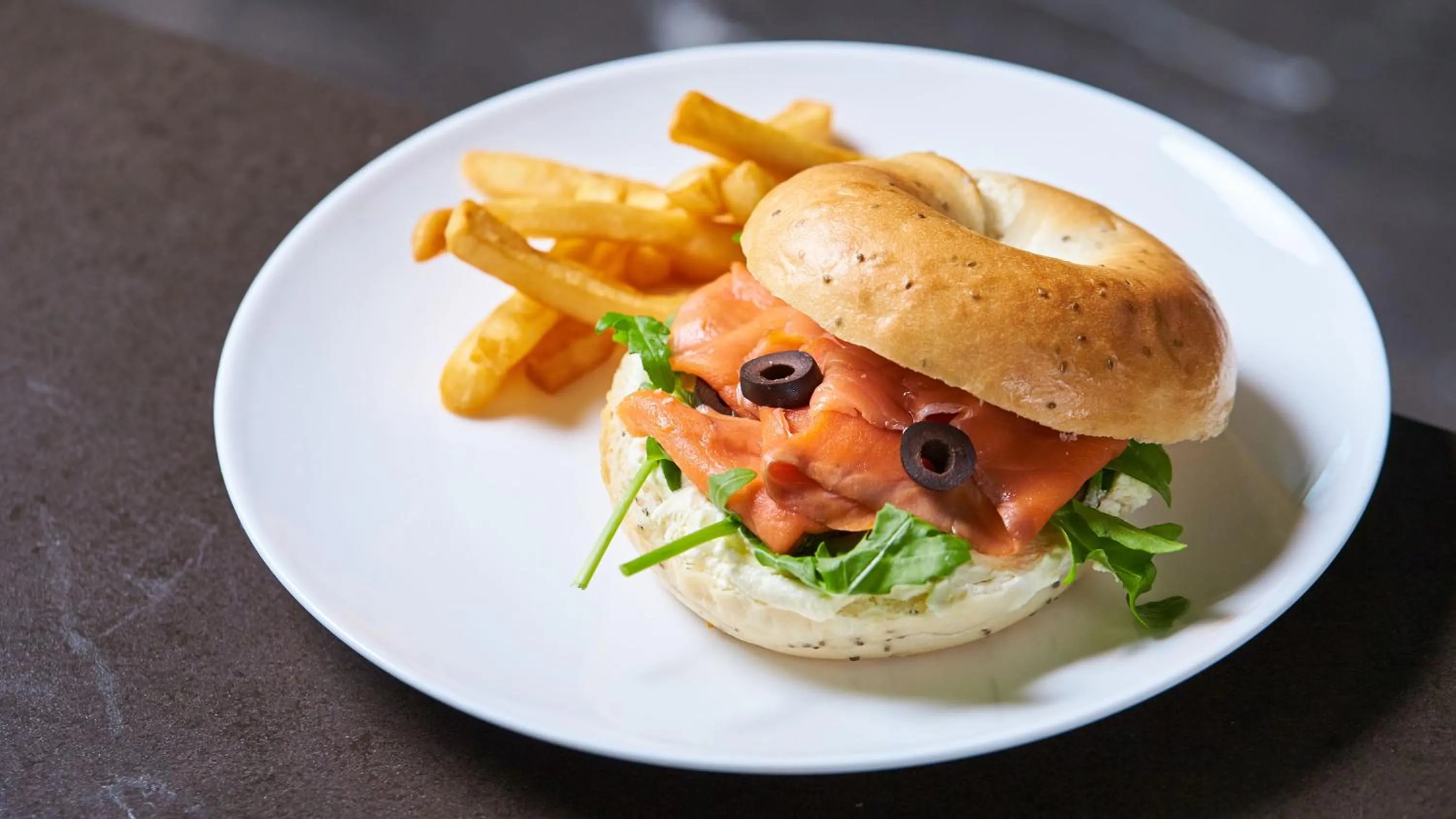 Restaurant/places to eat in Crowne Plaza Dalian Xinghai by IHG