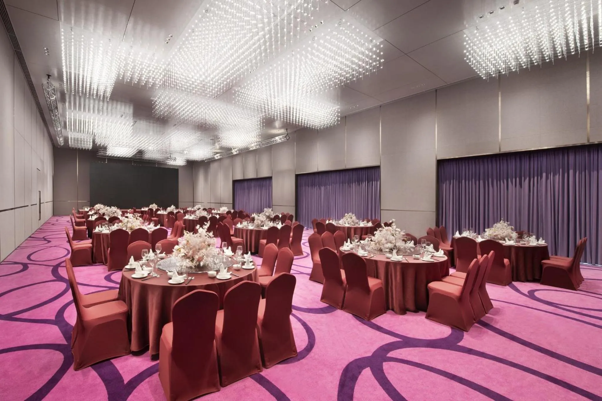 Meeting/conference room in Crowne Plaza Dalian Xinghai by IHG